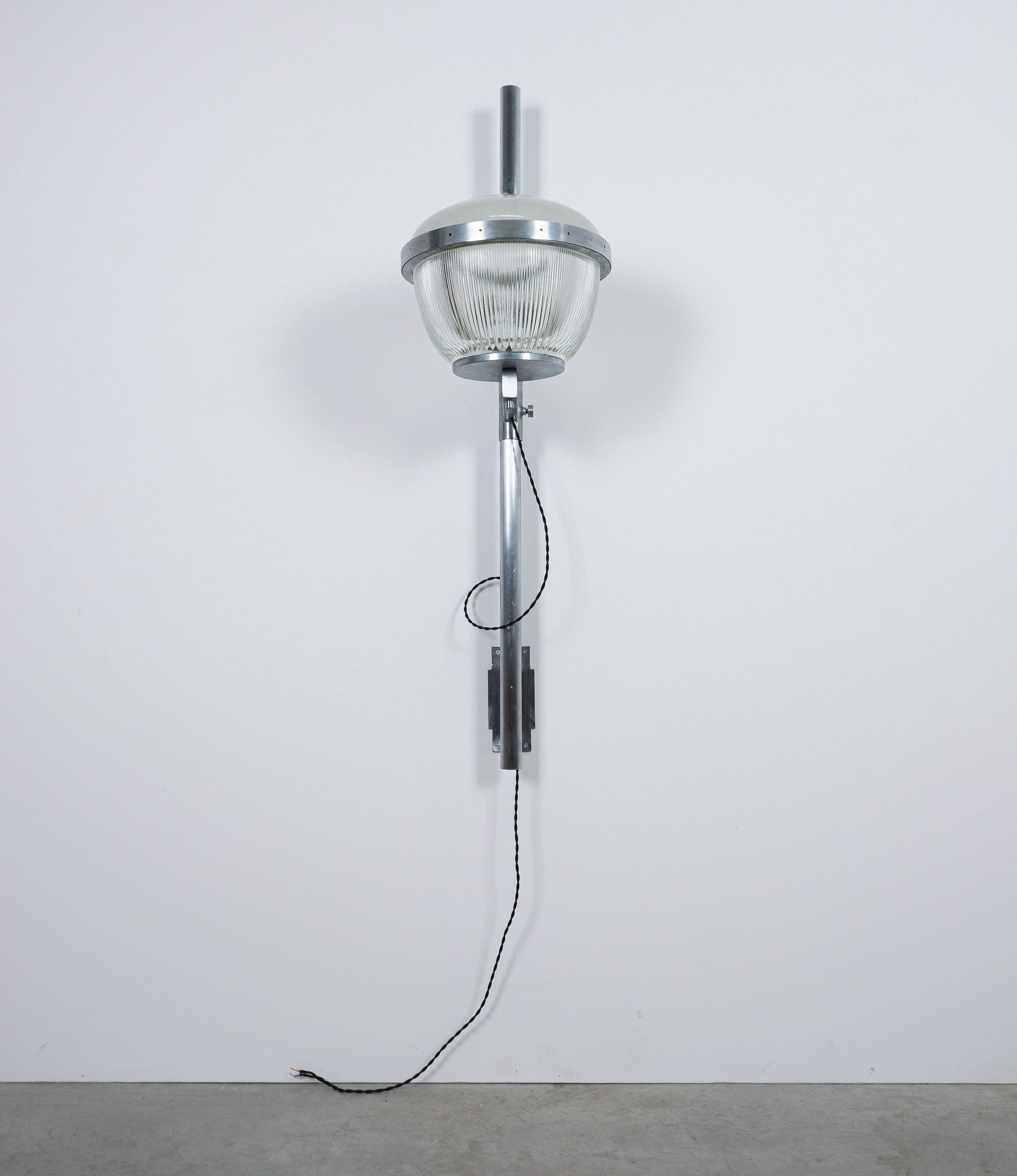 Sergio Mazza Apliques Monumentales Gamma Artemide 8 Piezas, Mediados de Siglo Moderno de mediados de siglo en venta