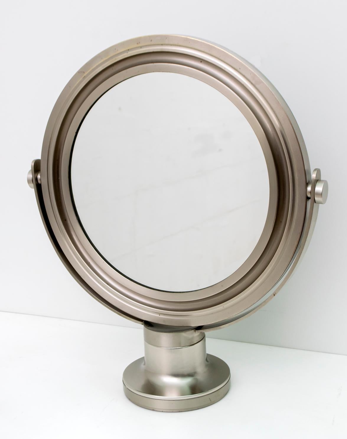 Table mirror in brushed nickel-plated metal with swivel mirror.