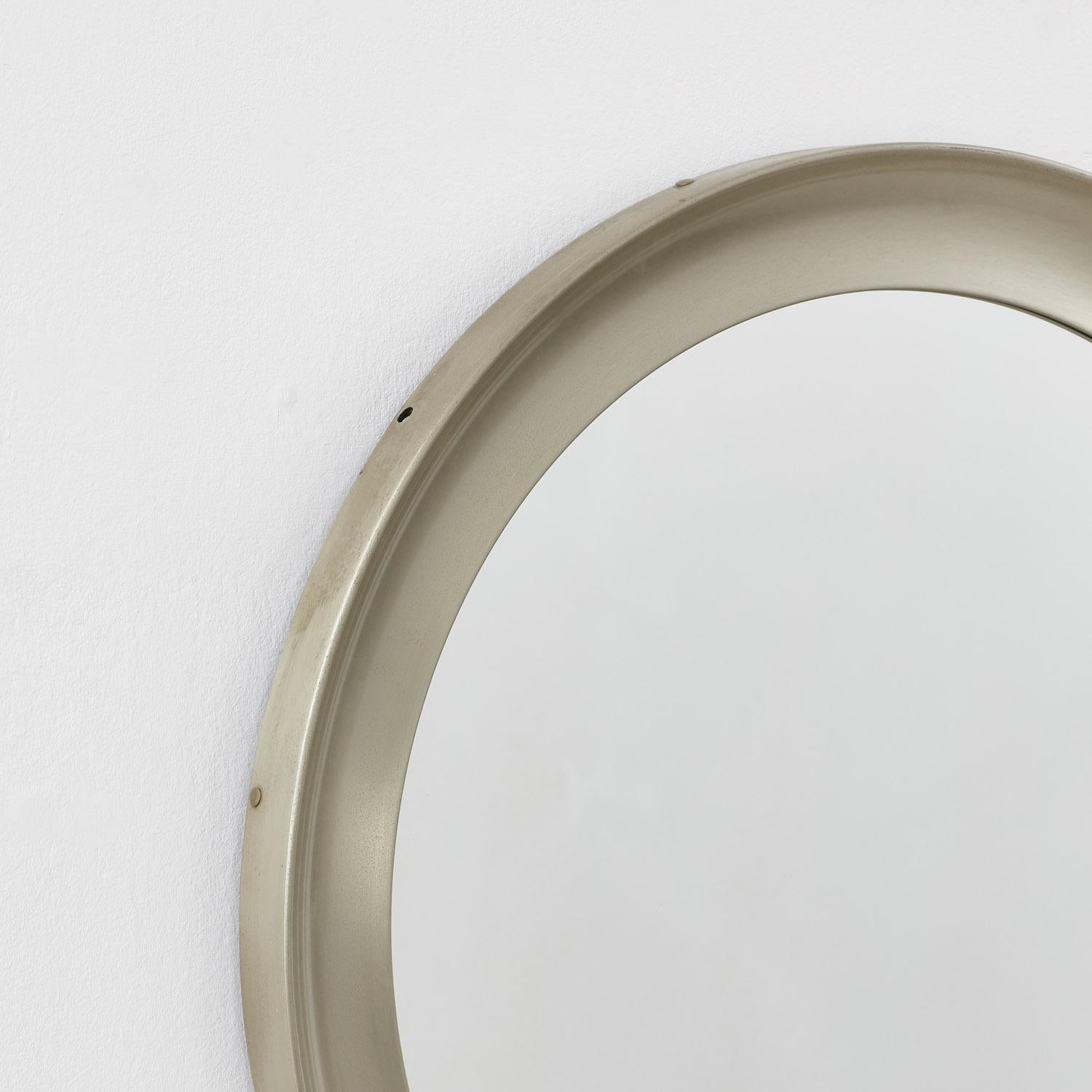 Mid-Century moderno Sergio Mazza Specchio rotondo in nichel Artemide, Italia, 1960 - Due disponibili