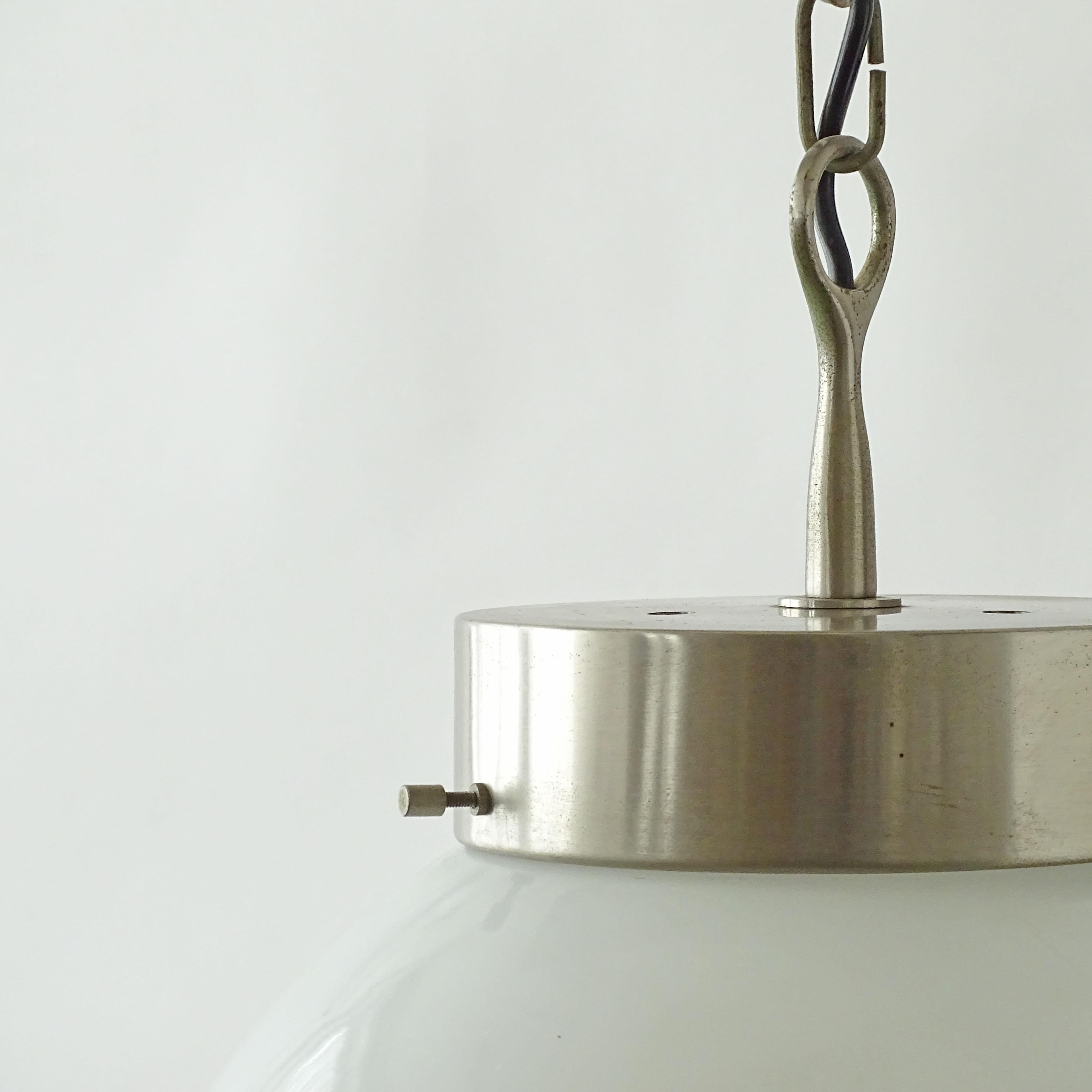 Italiano Sergio Mazza Coppia di grandi lampade da soffitto Delta per Artemide, Italia anni '60 in vendita