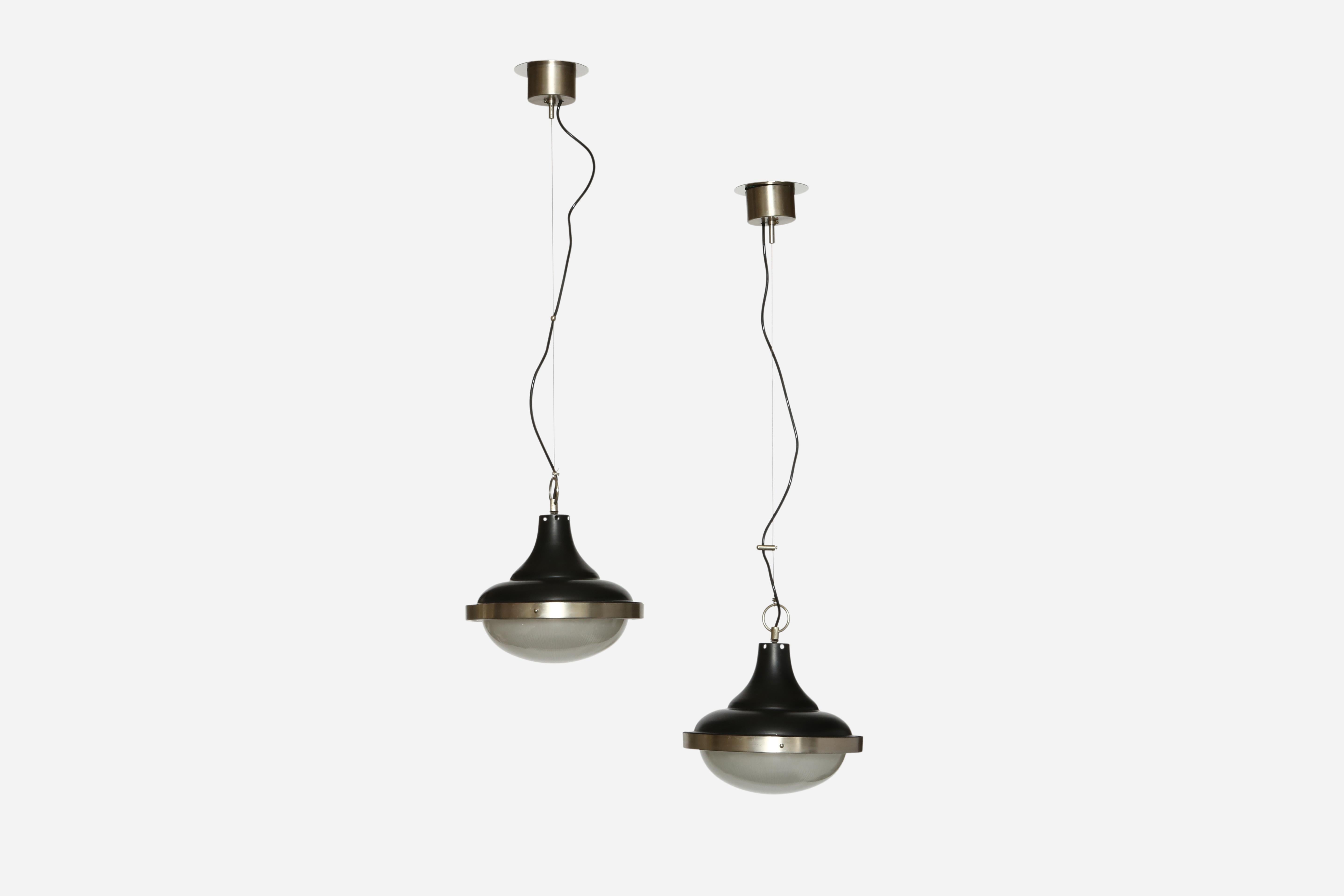 Sergio Mazza style suspension lights, a pair.
Designed and manufactured in Italy, 1960s
Glass, enameled metal, nickel plated brass.
Overall drop is adjustable.
Takes one medium bulb each.
Complimentary US rewiring upon request.

We take pride in