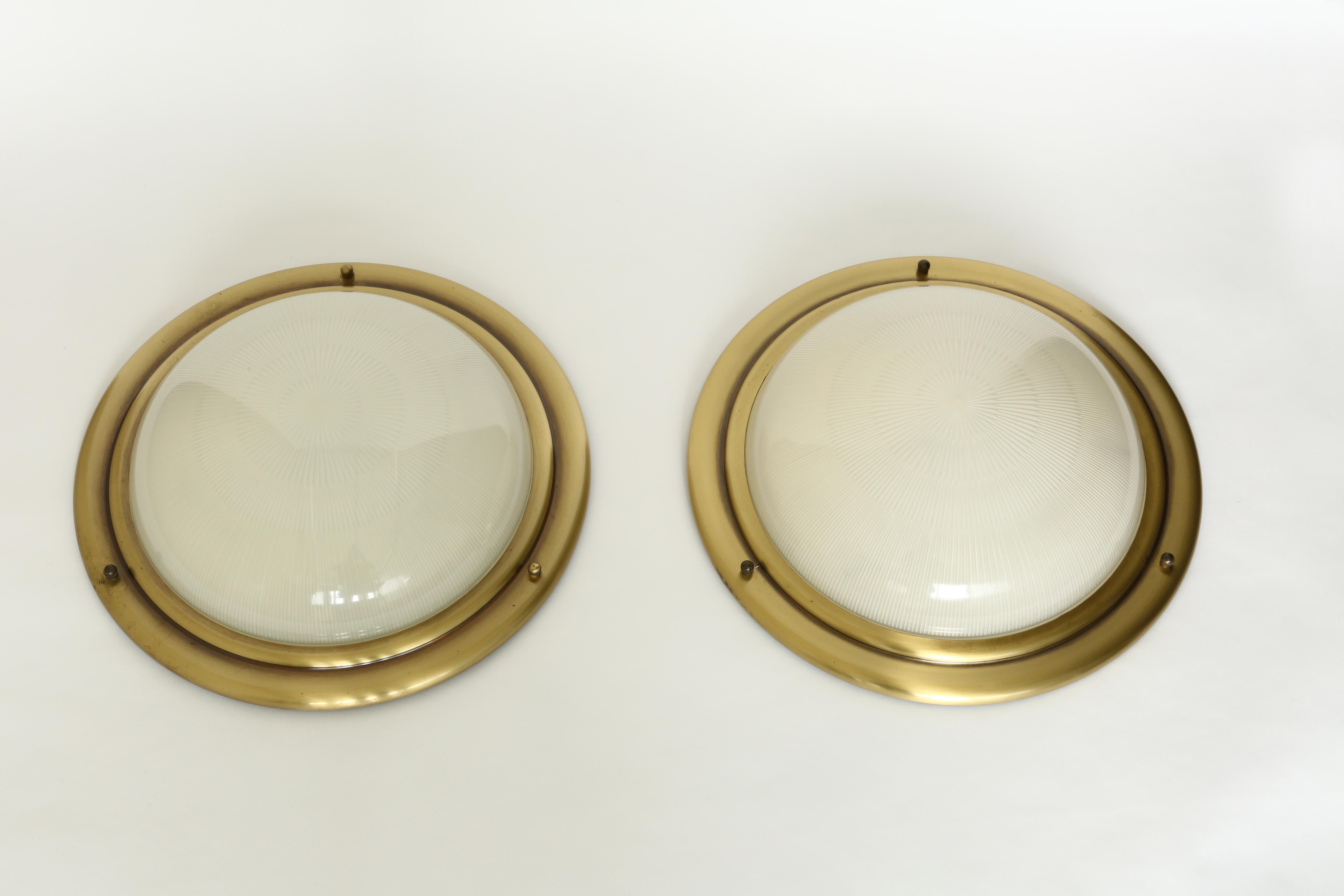 Pair of Sergio Mazza style flush mounts.
Brass, ribbed glass.
Italy, 1960s.
Available as a single or a pair.
Price for one item.
Three flush mounts available.
       