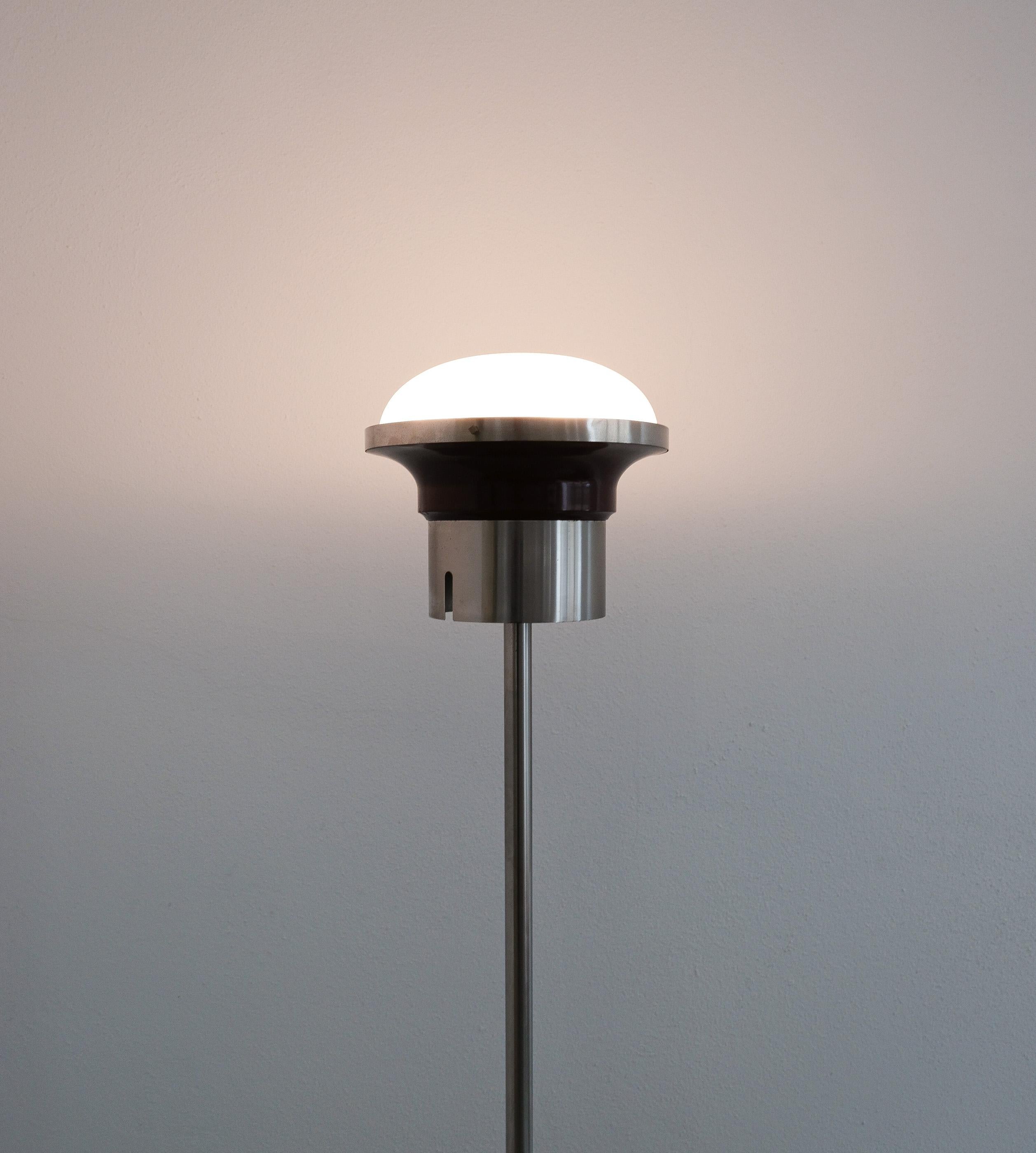 Sergio Mazza, Stehlampe aus Nickel in Tau aus Glas, Italien, Mitte des Jahrhunderts, 1960 (Mitte des 20. Jahrhunderts) im Angebot