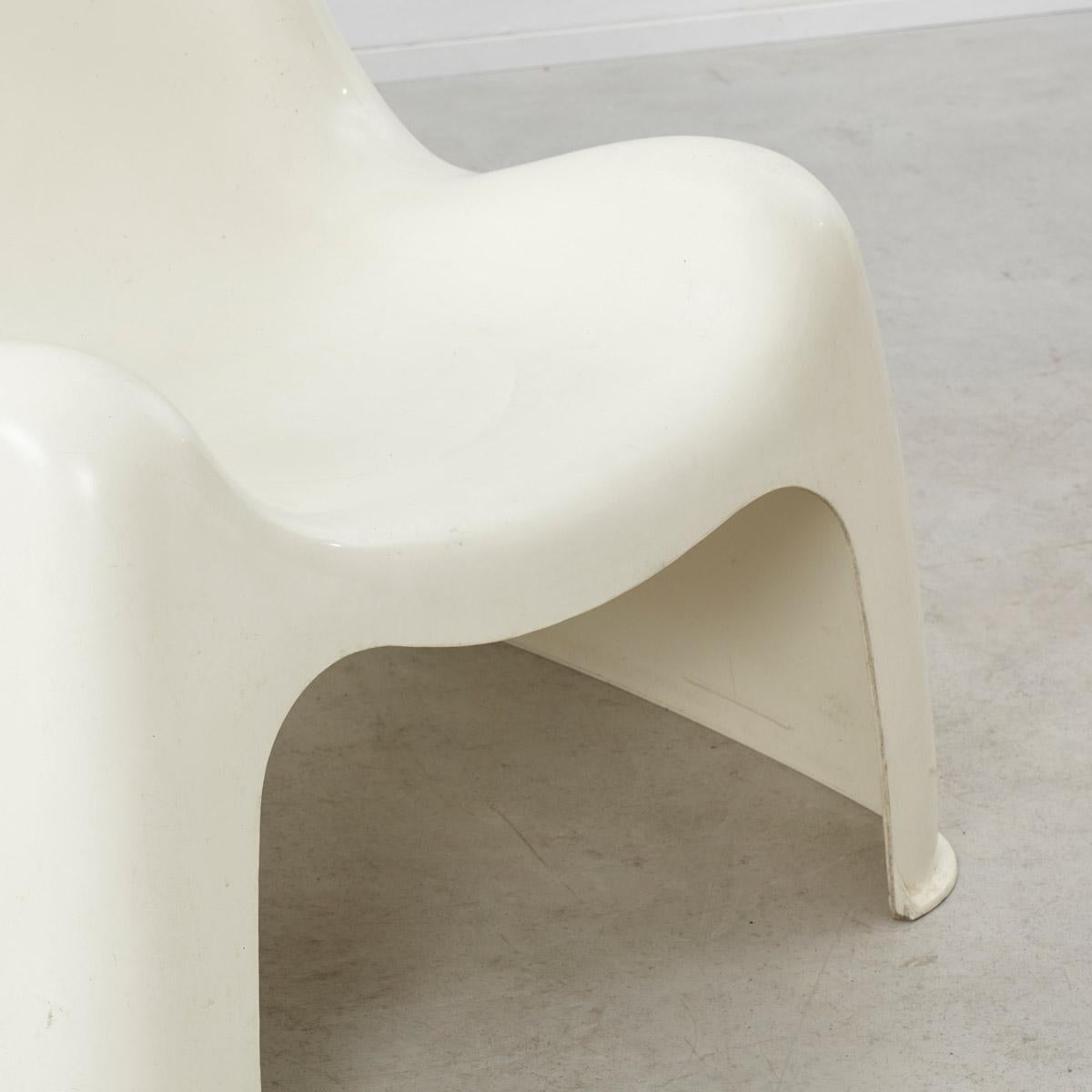 Sergio Mazza Toga Fibreglass Chair for Artemide, Italy, 1968 In Good Condition In London, GB
