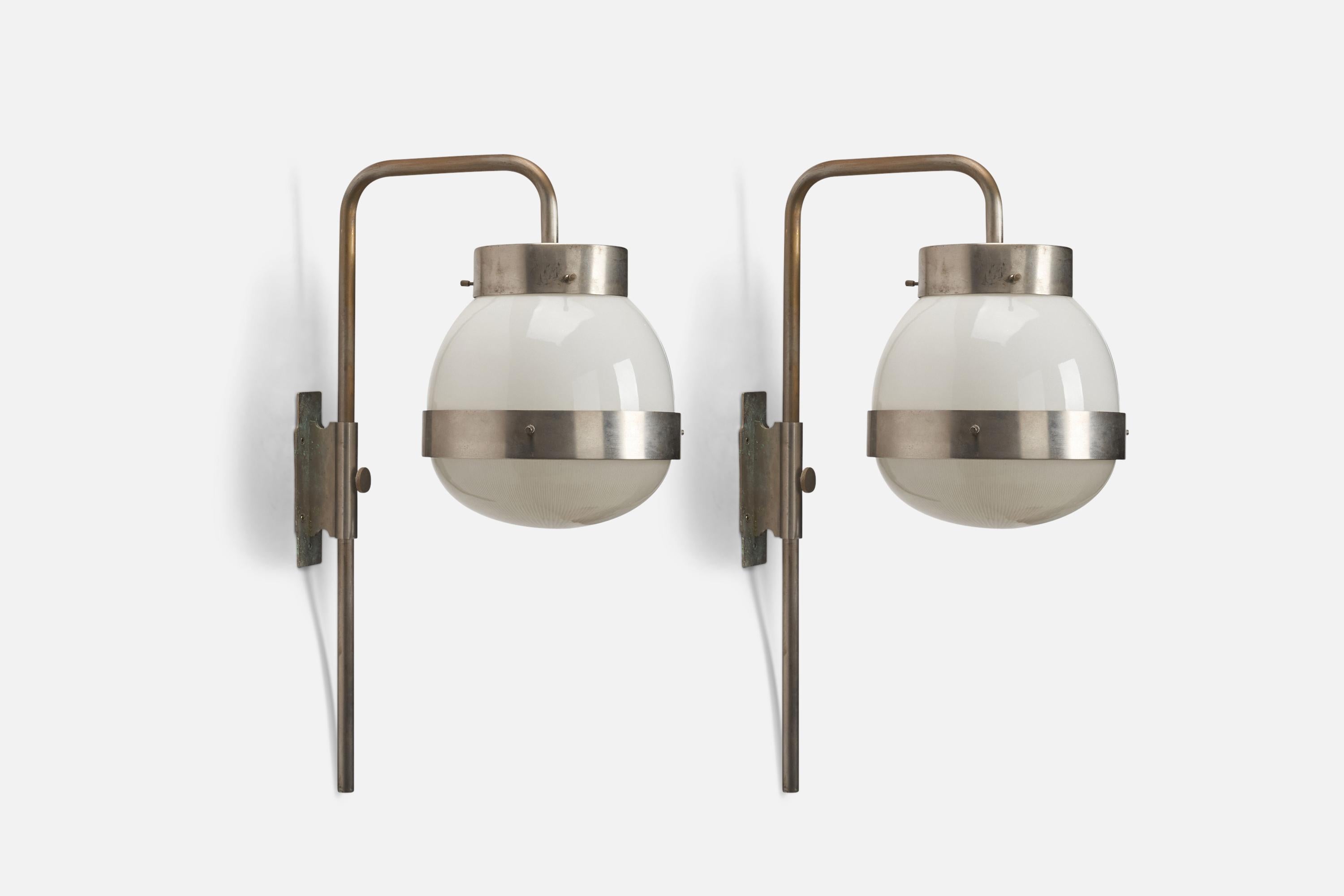 A pair of steel and glass wall lights designed by Sergio Mazza and produced by Artemide, Italy, 1960s.

Dimensions of Back Plate (inches) : 7 x 2.3 x 0.1 (Height x Width x Depth)

Sockets take standard E-26 medium base bulbs.

There is no