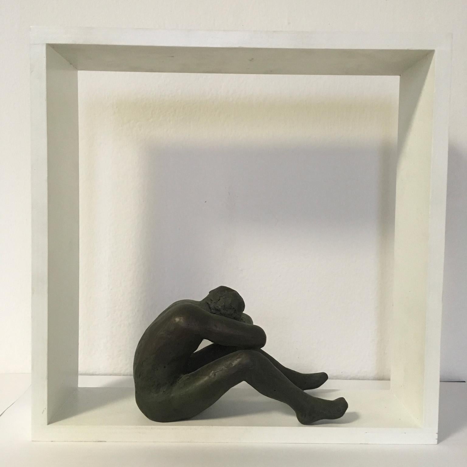 Crouched Body von Sergio Monari 1985 Figurative Skulptur aus patinierter Bronzeguss im Angebot 1