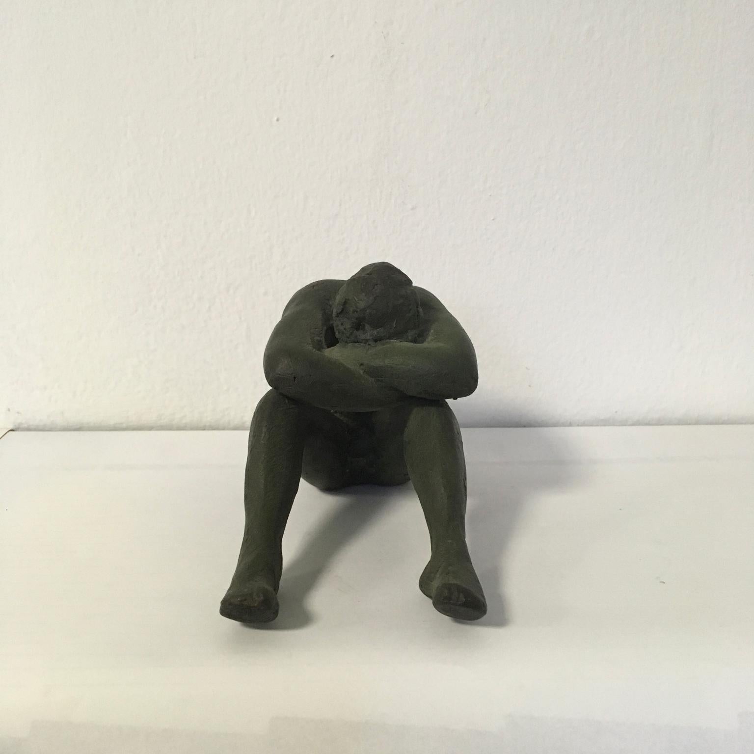 Crouched Body by Sergio Monari 1985 Figurative Sculpture Patinated Bronze Cast For Sale 1