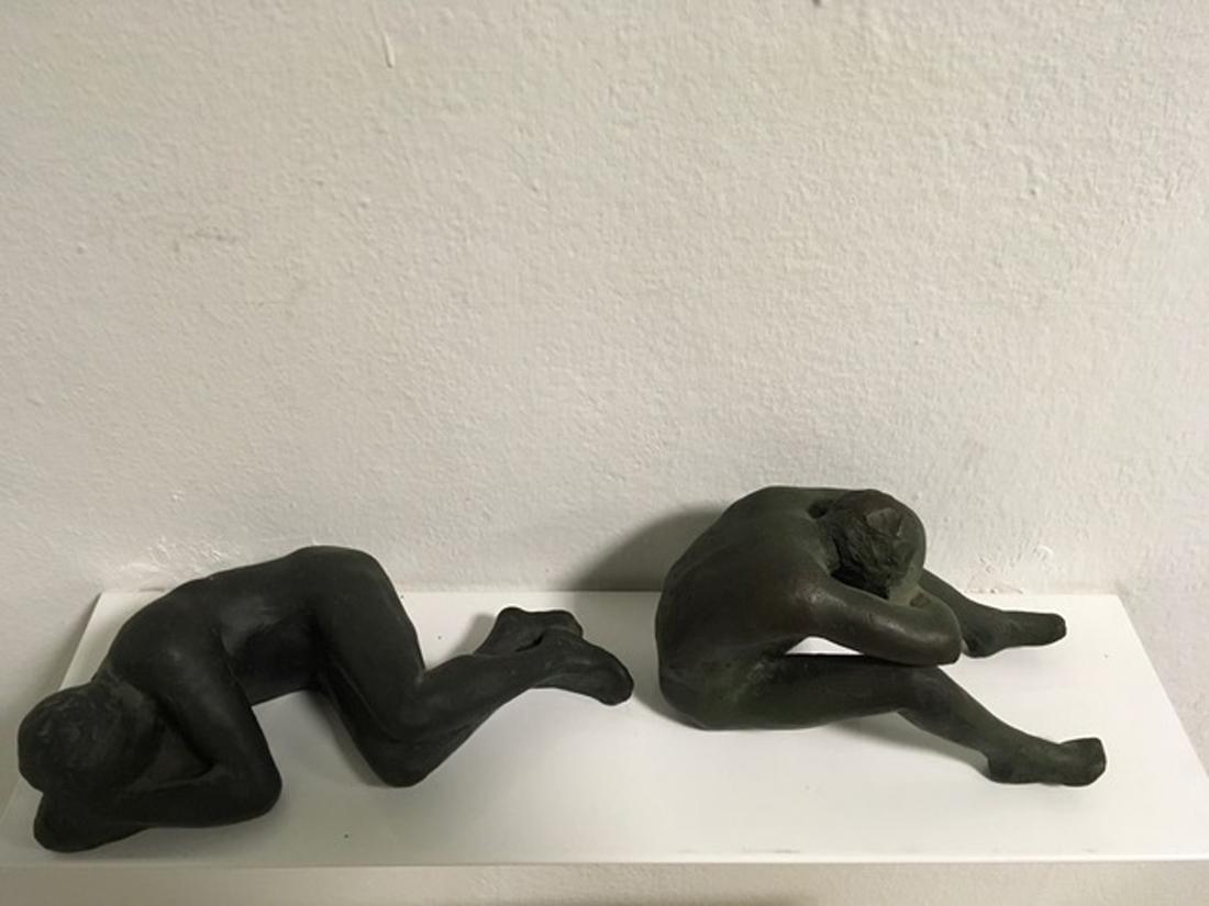 Crouched Body by Sergio Monari 1985 Figurative Sculpture Patinated Bronze Cast For Sale 4