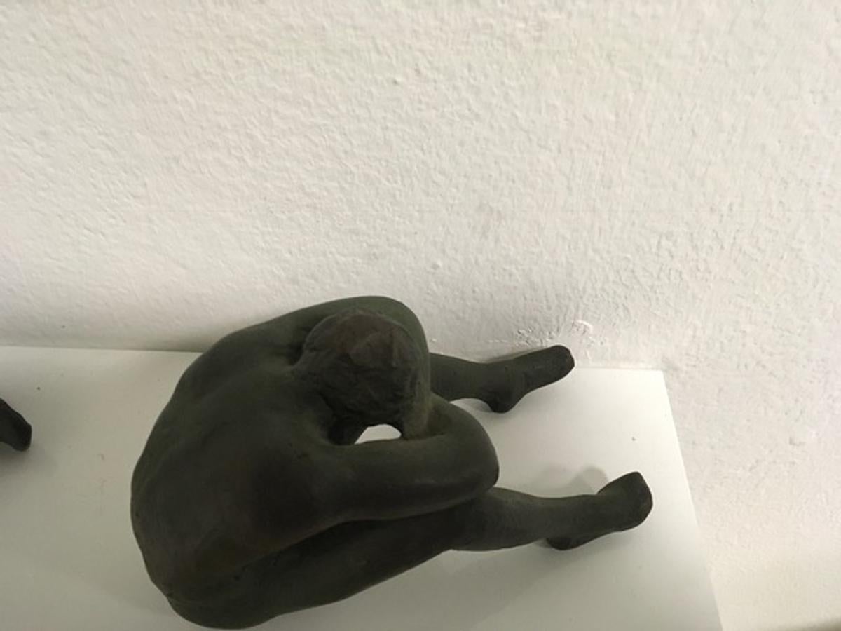 Crouched Body by Sergio Monari 1985 Figurative Sculpture Patinated Bronze Cast For Sale 5