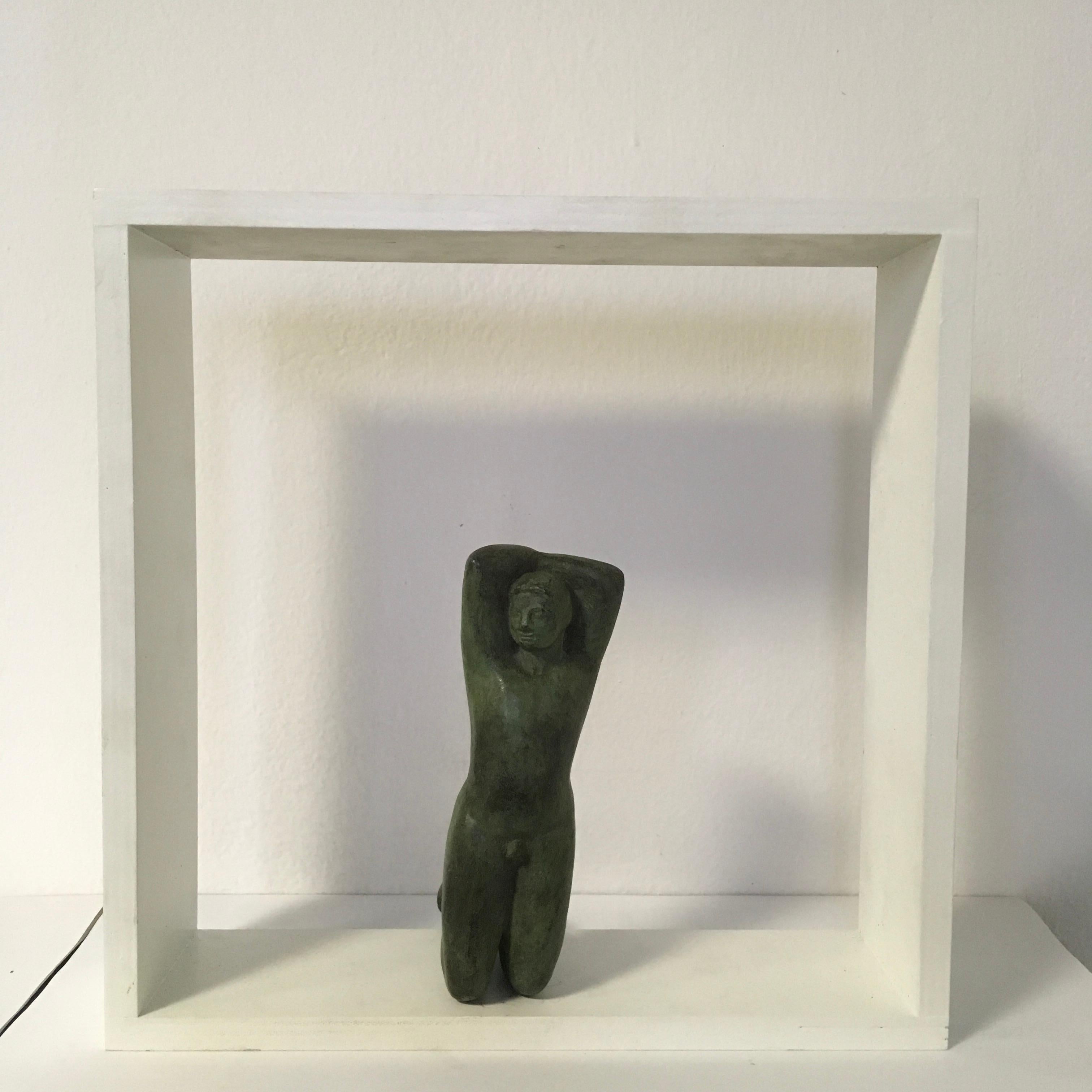 Cuerpo tendido de Sergio Monari 1985 Escultura figurativa Fundición de bronce patinado en venta 1