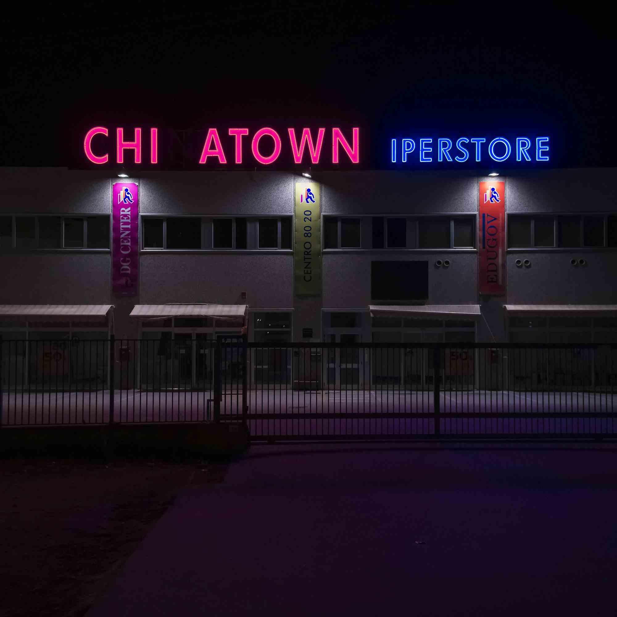 Chiatown is an original artwork realized by Sergio Picciaredda in the 2010s.

Mixed colored print on Matte Photo Paper. Limited edition of 10, numbered and hand signed on rear.

Good conditions.

Give a touch of contemporary to your wall!

Sergio