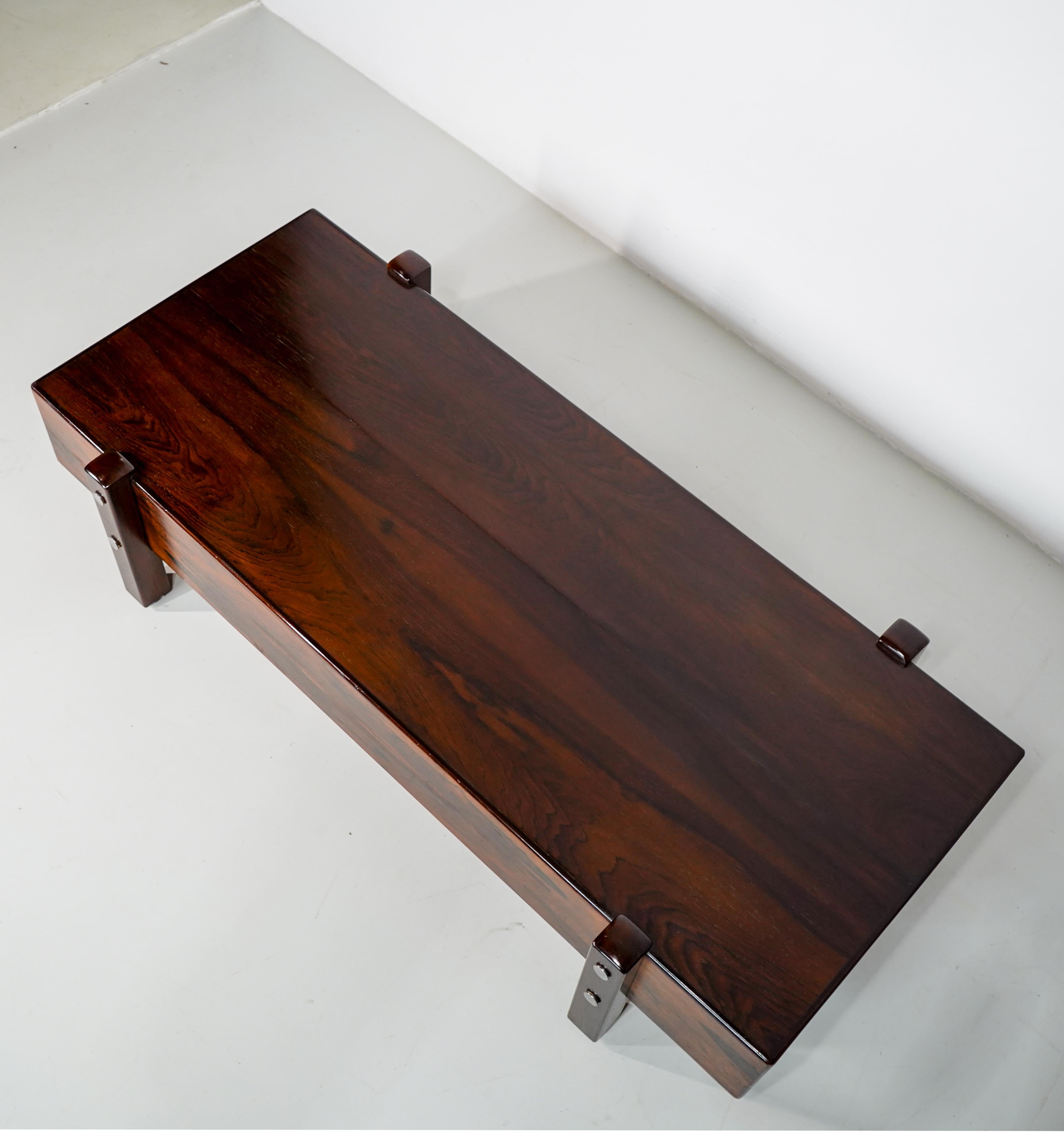 SERGIO RODRIGUES - 1965 - Eleh bench in Rosewood. Brazilian Modern Furniture In Good Condition For Sale In Curitiba, PR