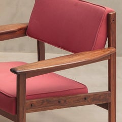 Sergio Rodrigues, sillón Drummond años 60, palisandro macizo, diseño moderno brasileño