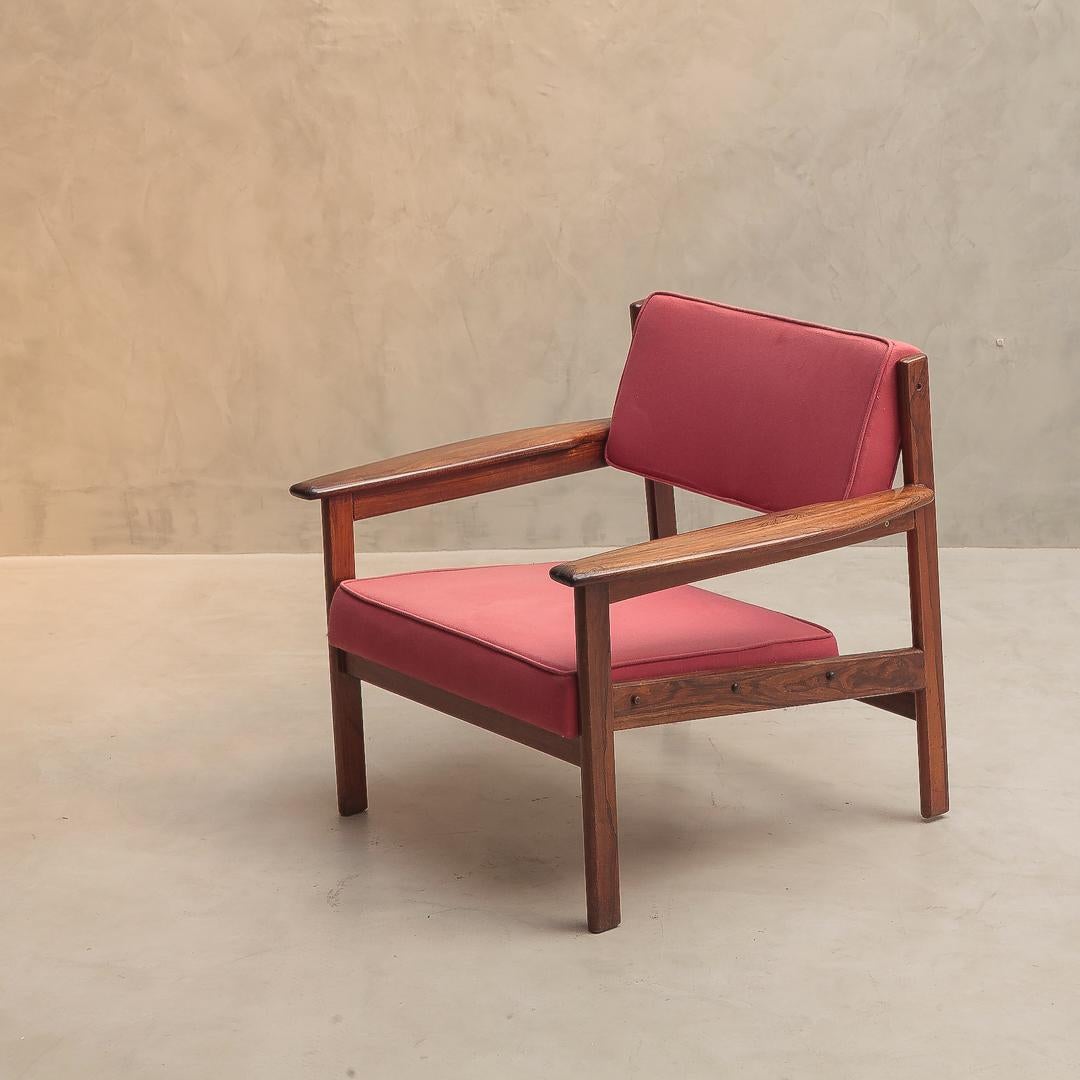 Drummond-Sessel von Sergio Rodrigues, 60er-Jahre, massives Palisanderholz, brasilianisches modernes Design (Moderne der Mitte des Jahrhunderts) im Angebot