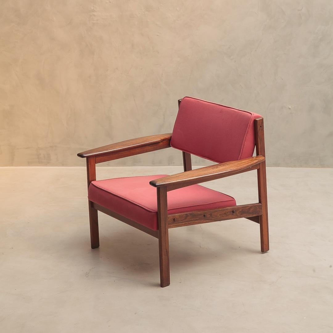 Drummond-Sessel von Sergio Rodrigues, 60er-Jahre, massives Palisanderholz, brasilianisches modernes Design (Brasilianisch) im Angebot