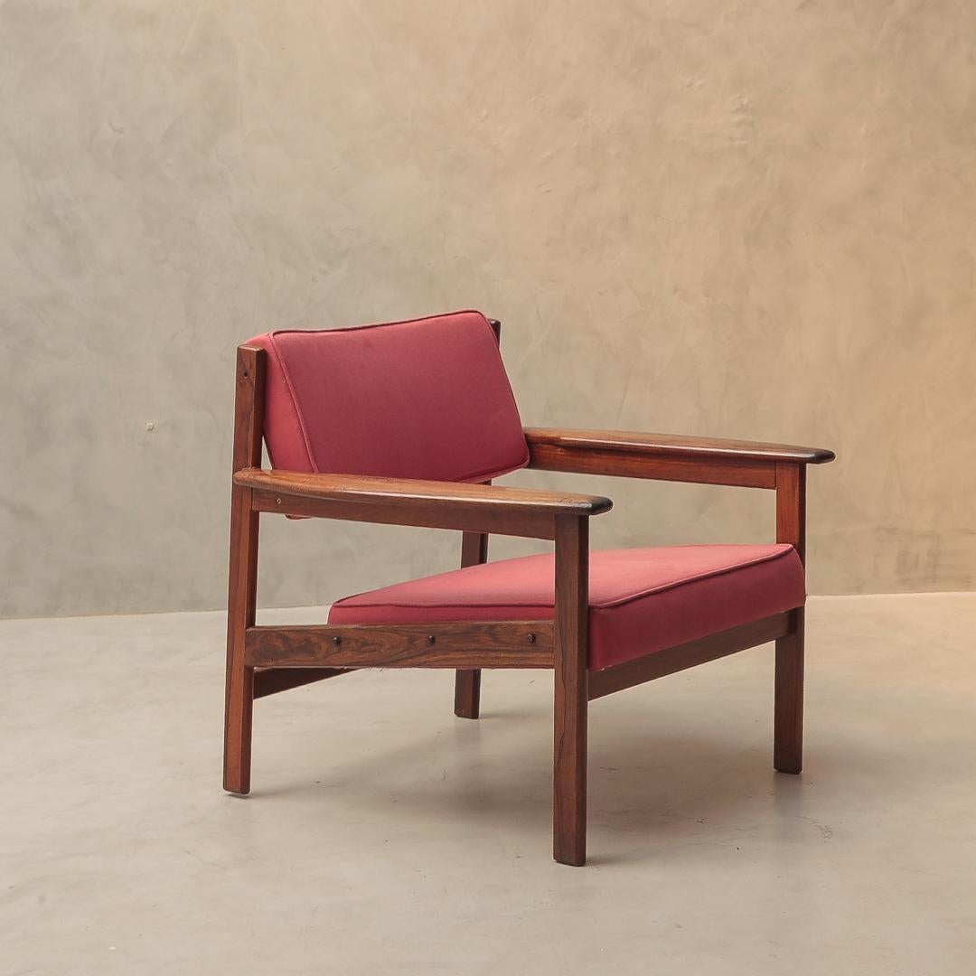 Drummond-Sessel von Sergio Rodrigues, 60er-Jahre, massives Palisanderholz, brasilianisches modernes Design im Zustand „Gut“ im Angebot in São Paulo, SP