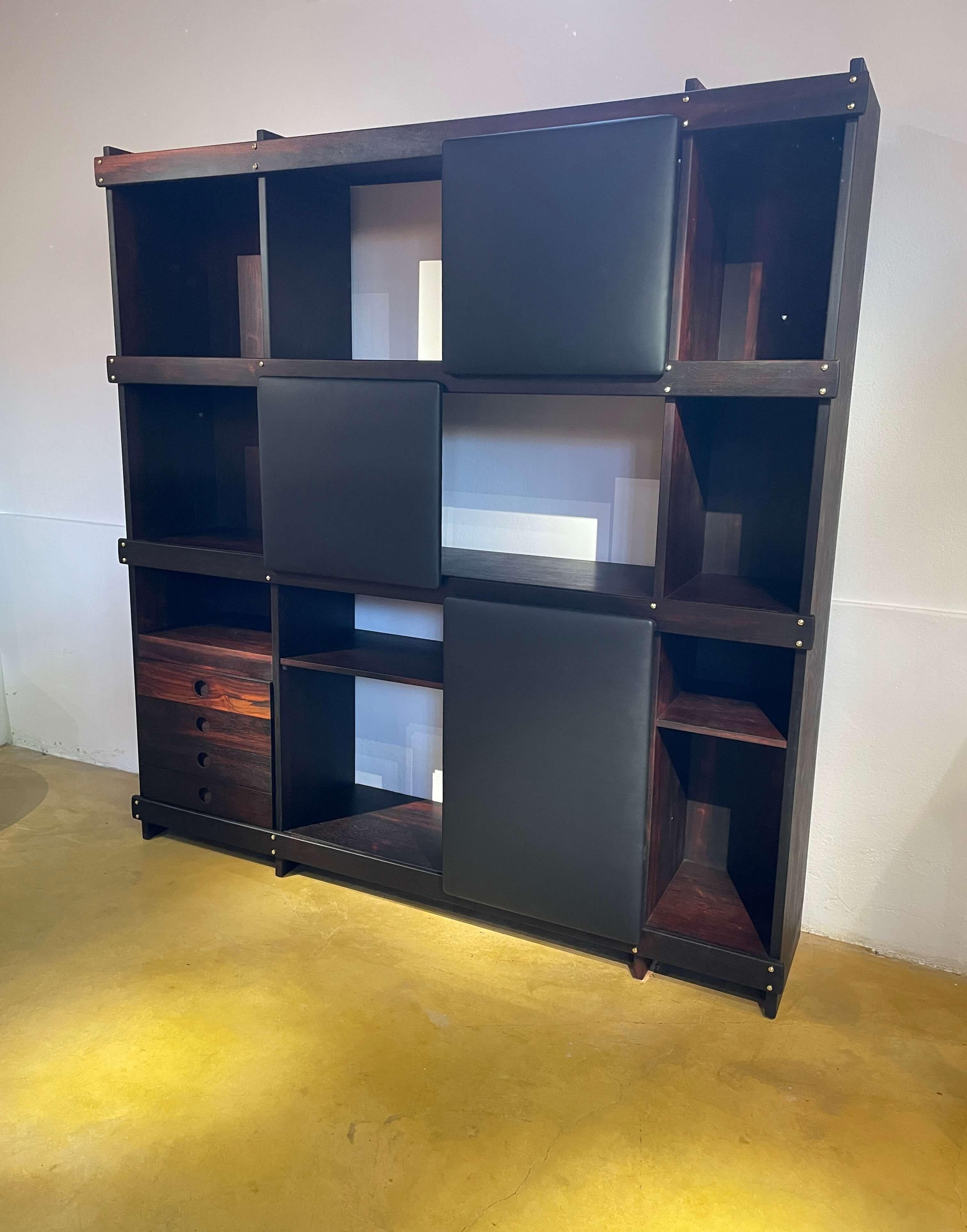 Sergio Rodrigues, 'Adolpho' Bookcase, 1960 In Good Condition For Sale In L’ISLE-SUR-LA-SORGUE, FR