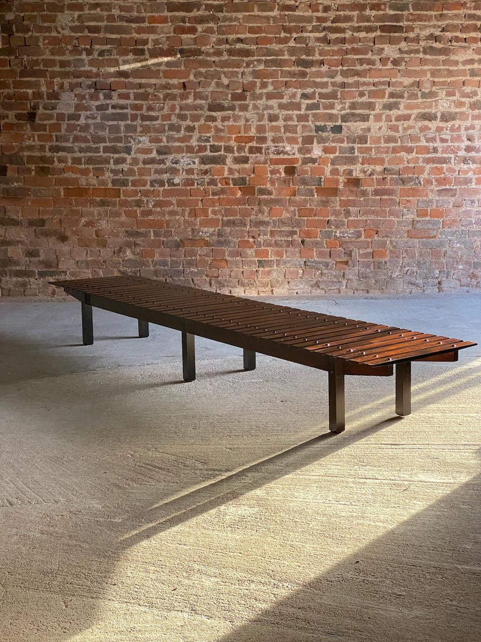 Sergio Rodrigues ‘Banco Mucki’ bench 

Monumental Brazilian Mid-Century Modern Sergio Rodrigues rosewood �‘Banco Mucki’ bench originally designed in 1958, the versatile ‘Mucki’ can double up as a bench or coffee table, the long bench with forty six