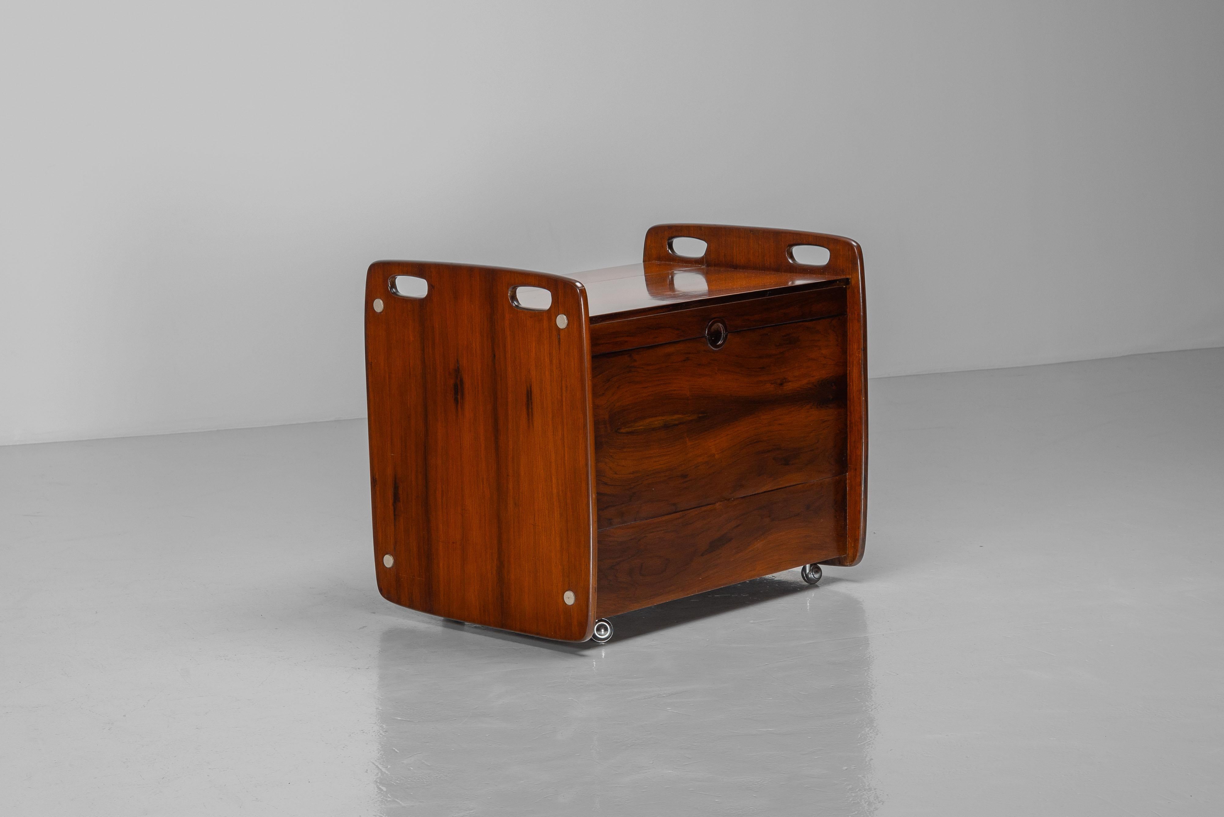 Sergio Rodrigues bar cart by OCA brazil 1965 In Good Condition For Sale In Roosendaal, Noord Brabant