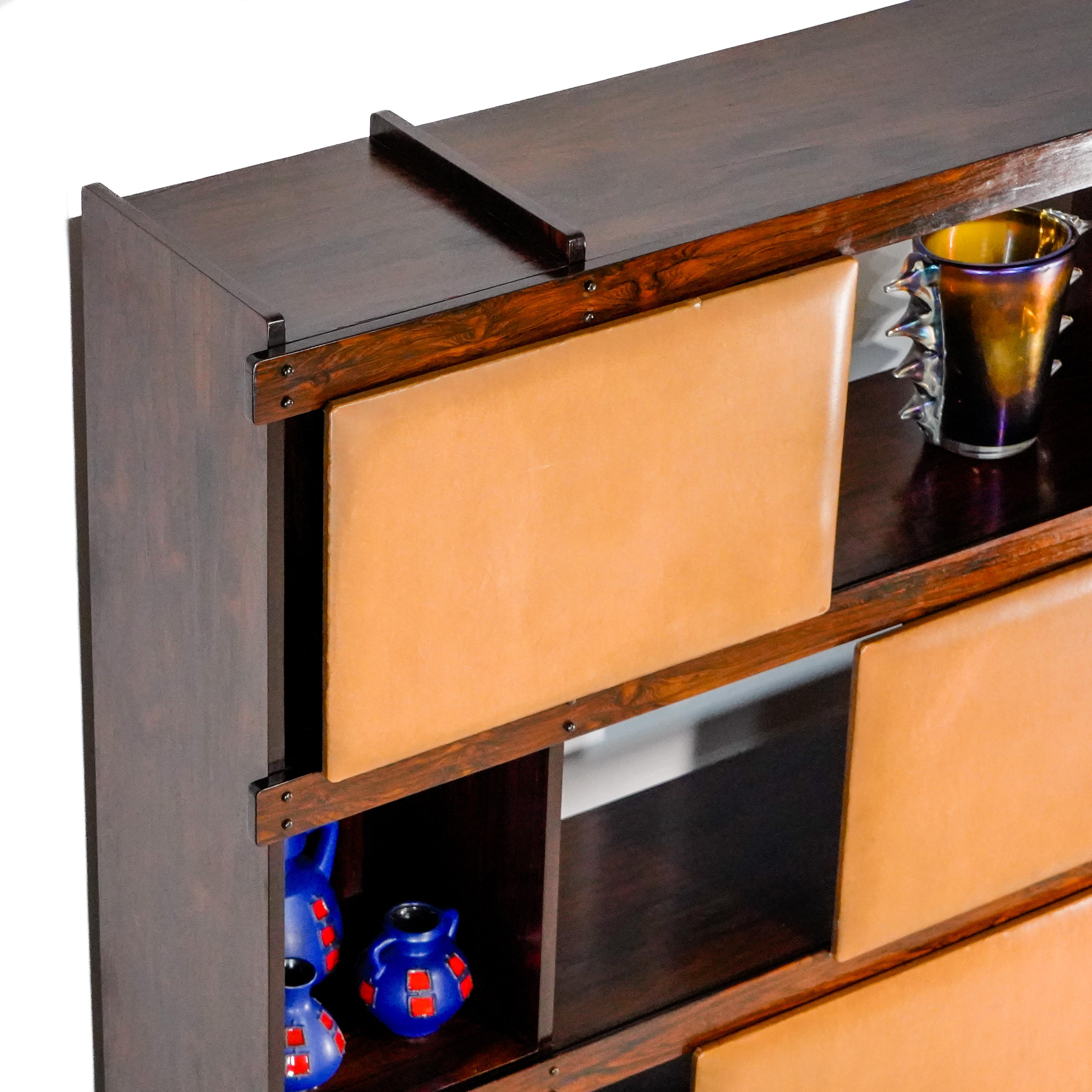 Sergio Rodrigues Bookcase Adolpho in Jacaranda Wood for OCA, Brazil, 1960 For Sale 4