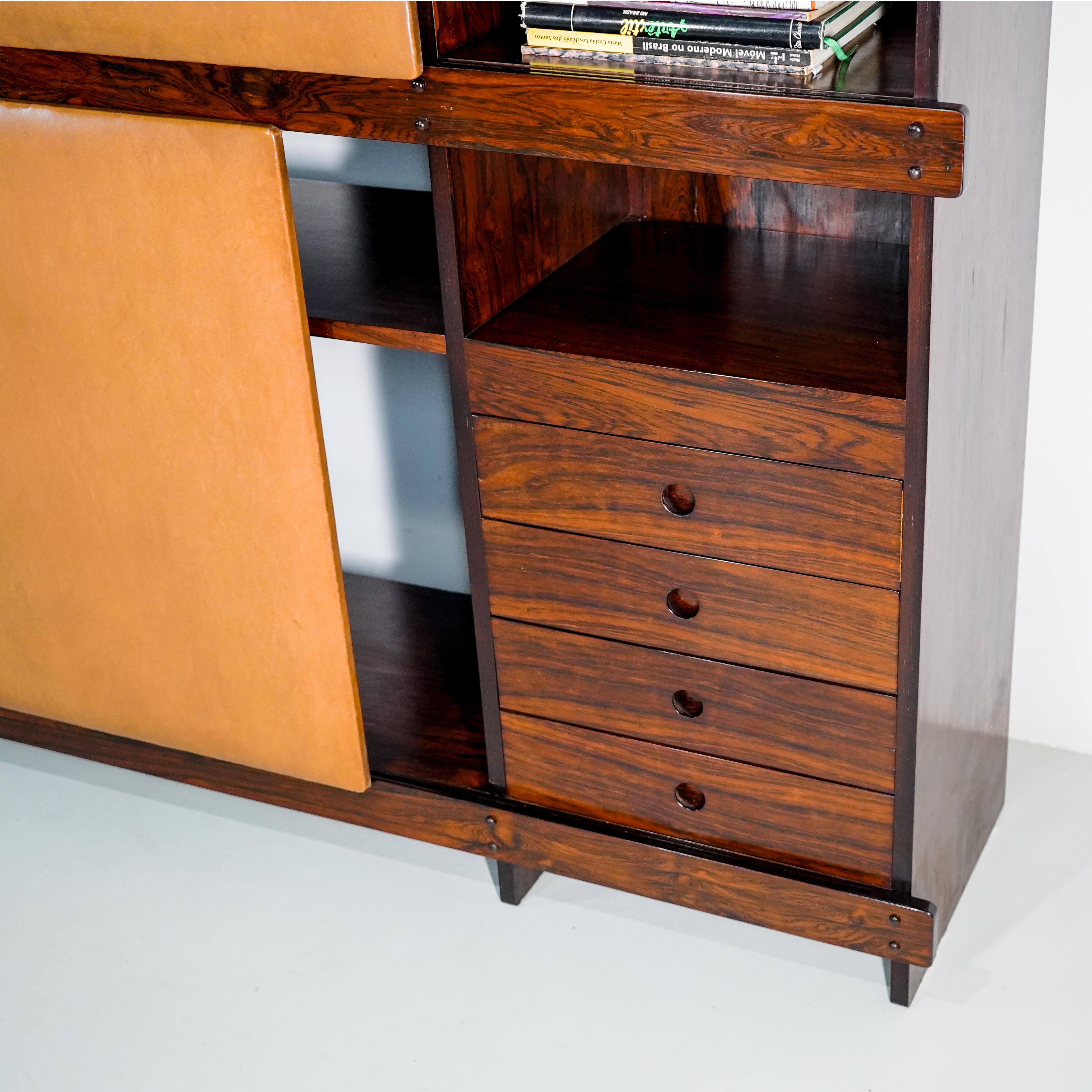 Sergio Rodrigues Bookcase Adolpho in Jacaranda Wood for OCA, Brazil, 1960 For Sale 2
