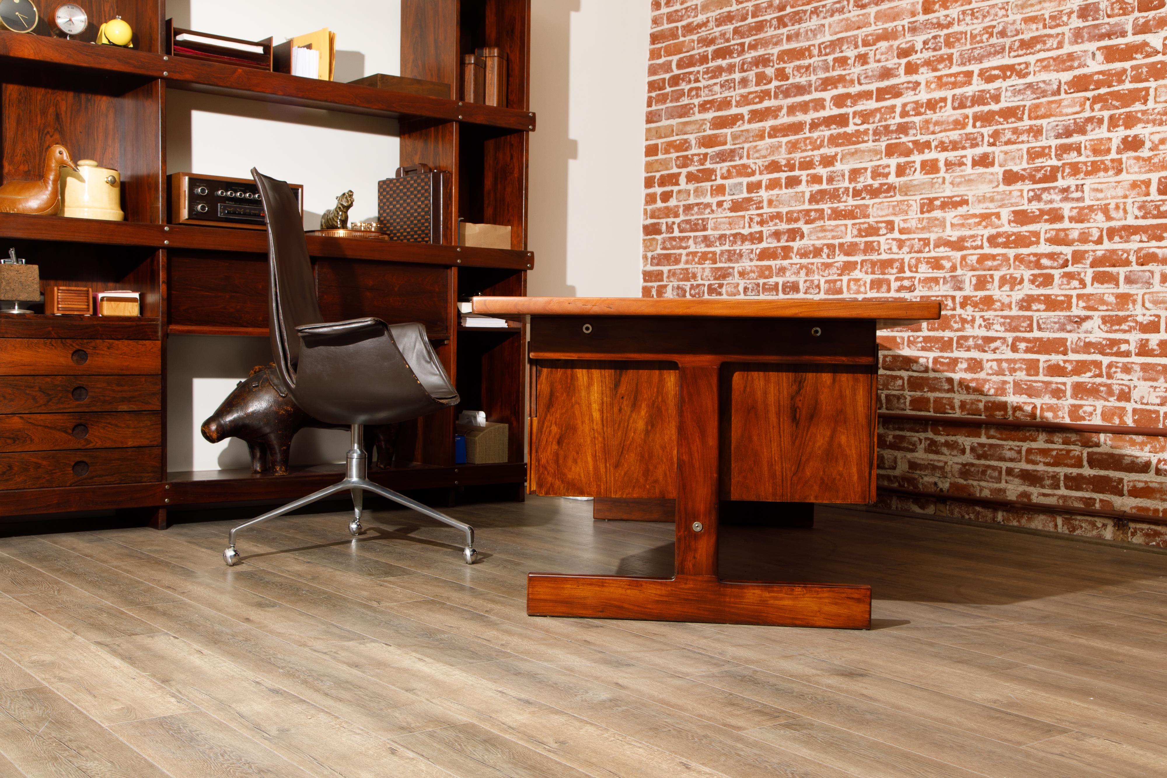 Sergio Rodrigues Brazilian Modern Rosewood Executive Desk, c 1960s, Brazil For Sale 5