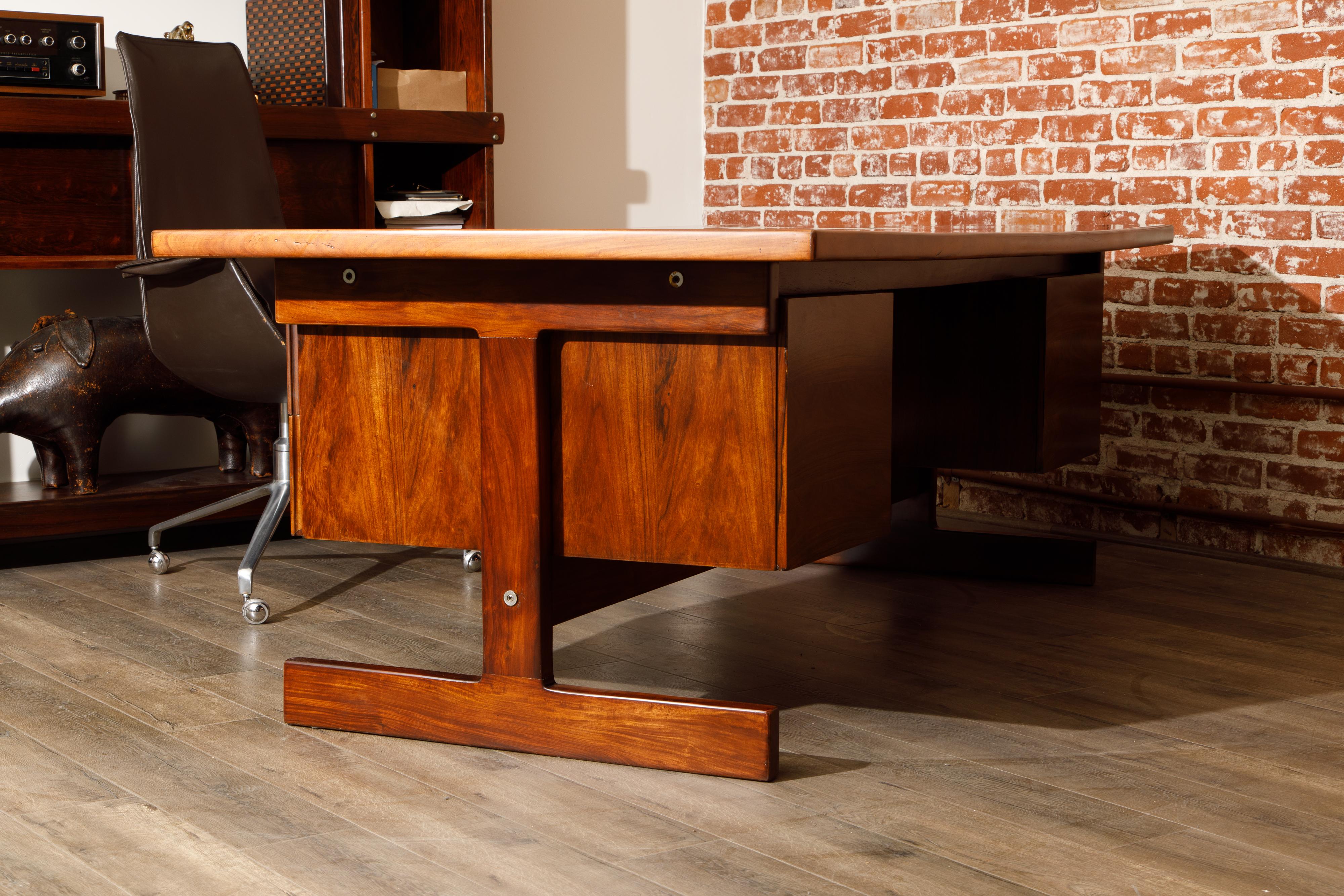 Sergio Rodrigues Brazilian Modern Rosewood Executive Desk, c 1960s, Brazil For Sale 4