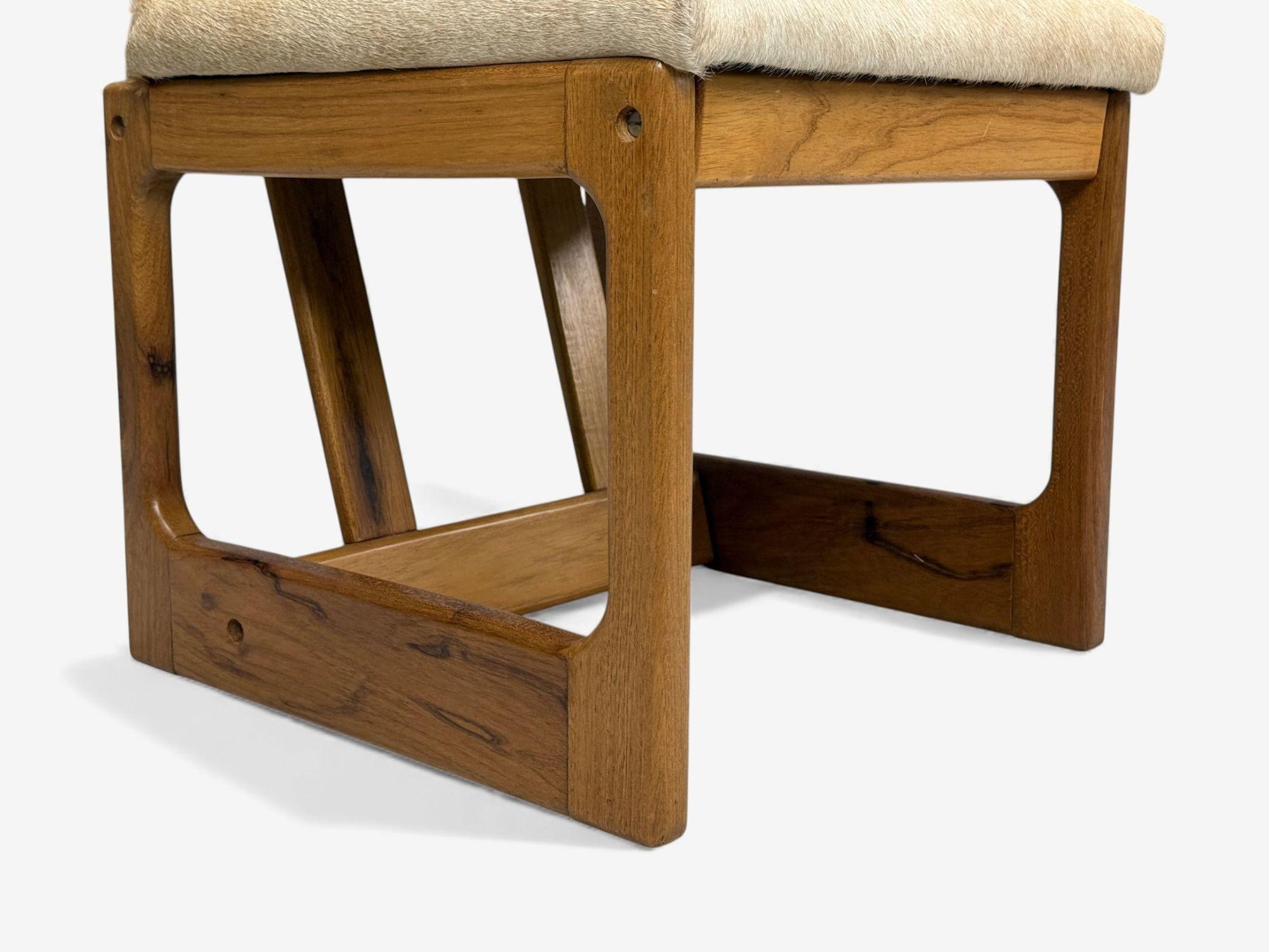 Sergio Rodrigues, Cavoina, Cowhide, Four Cuiabá Dining Chairs, Brazil, 1985 im Angebot 3