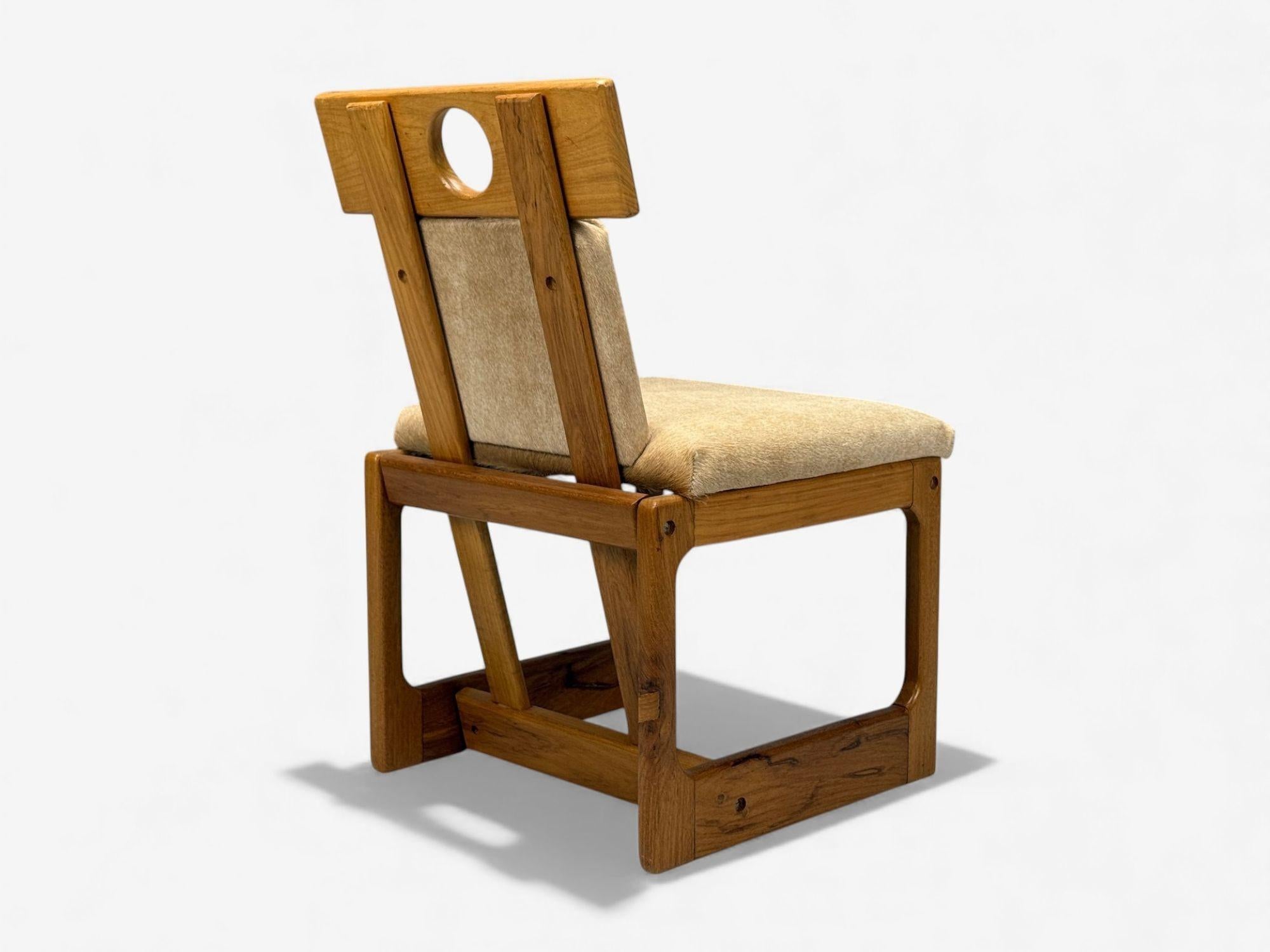 Sergio Rodrigues, Cavoina, Cowhide, Four Cuiabá Dining Chairs, Brazil, 1985 im Angebot 6