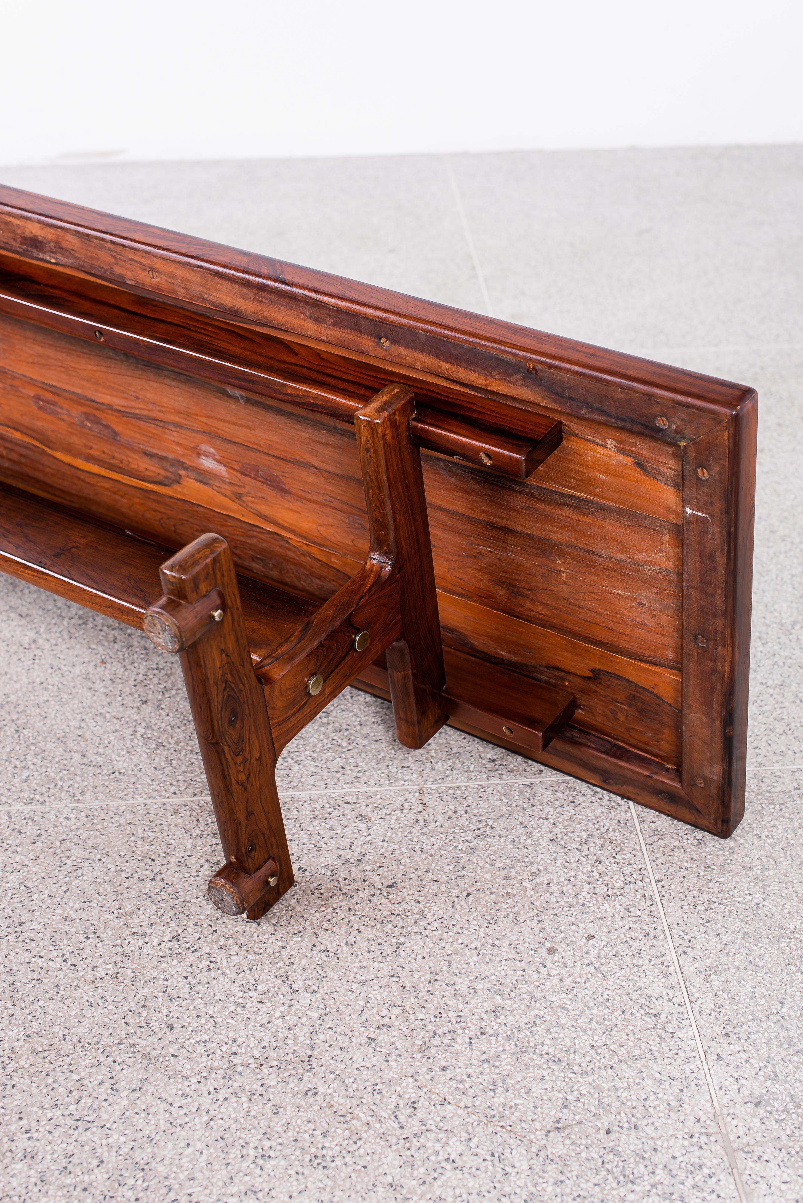 The Cinthia bench, designed by Sergio Rodrigues, is a stunning example of Brazilian modern design. Crafted from beautiful Brazilian rosewood, the bench features a simple yet elegant form with clean lines and organic curves. Its versatility allows it