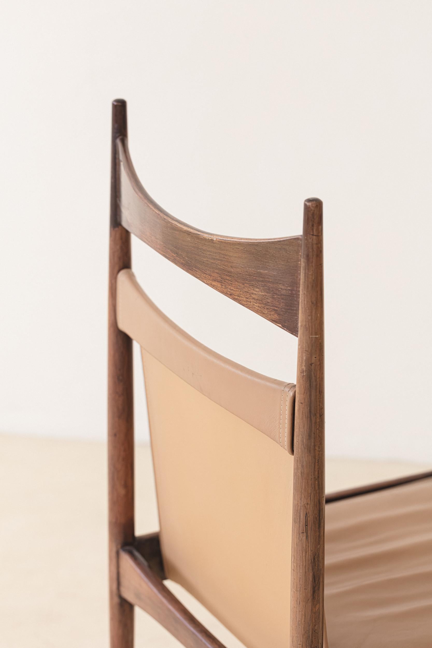 Sergio Rodrigues Dining Chairs, Rosewood veneers, Leather, Brazil, 1950s For Sale 6