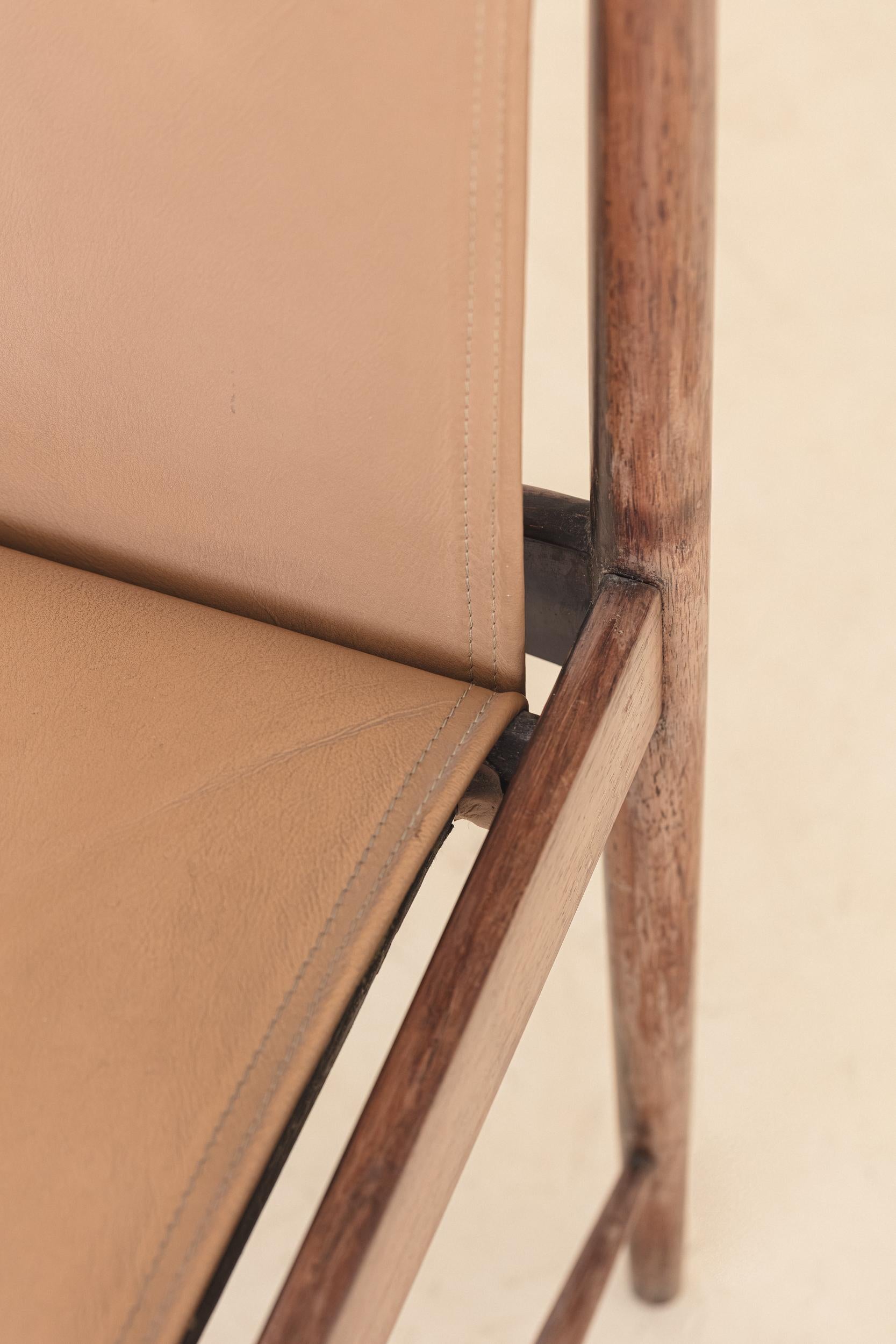 Sergio Rodrigues Dining Chairs, Rosewood veneers, Leather, Brazil, 1950s For Sale 8