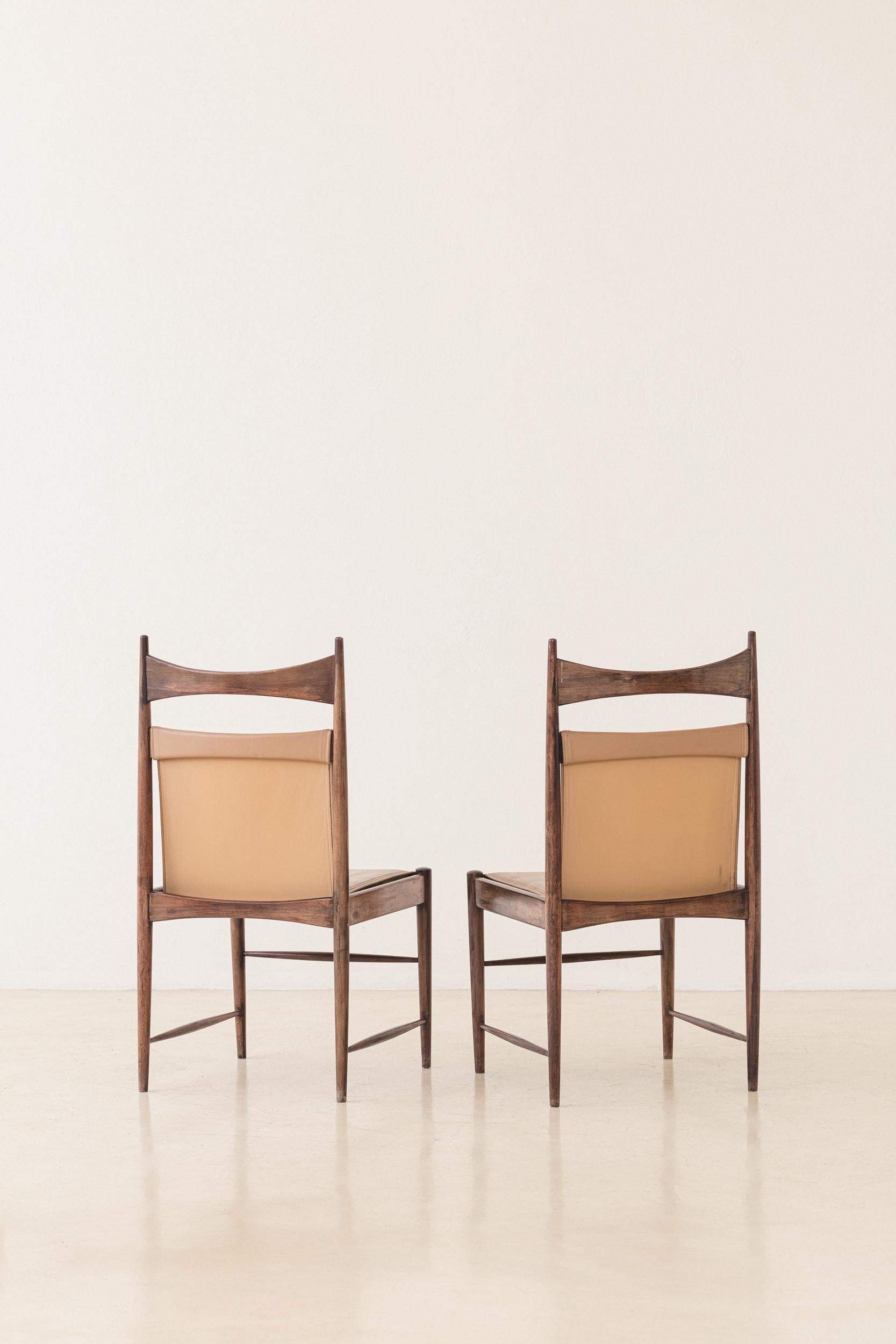 Brazilian Sergio Rodrigues Dining Chairs, Rosewood veneers, Leather, Brazil, 1950s For Sale