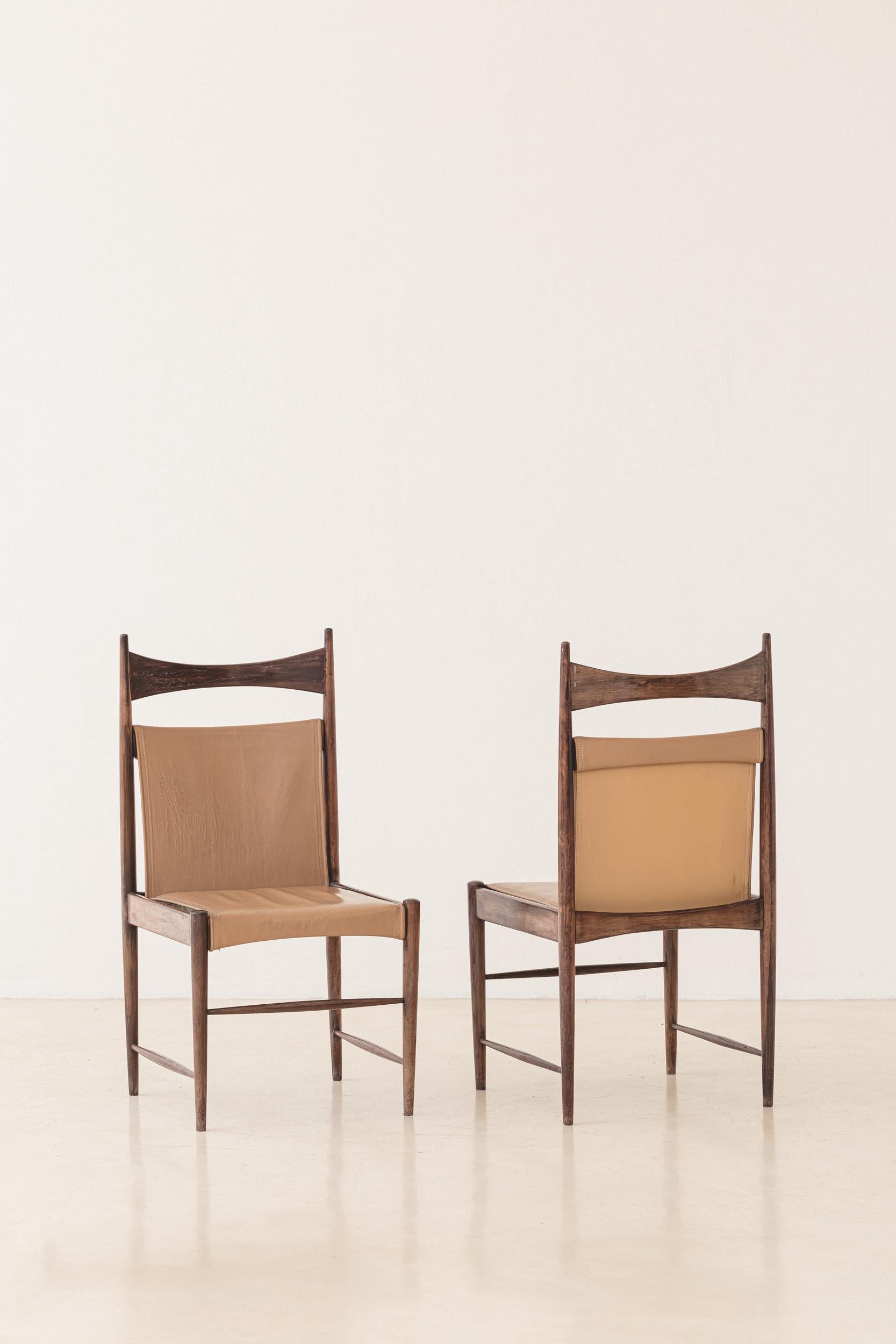 Veneer Sergio Rodrigues Dining Chairs, Rosewood veneers, Leather, Brazil, 1950s For Sale