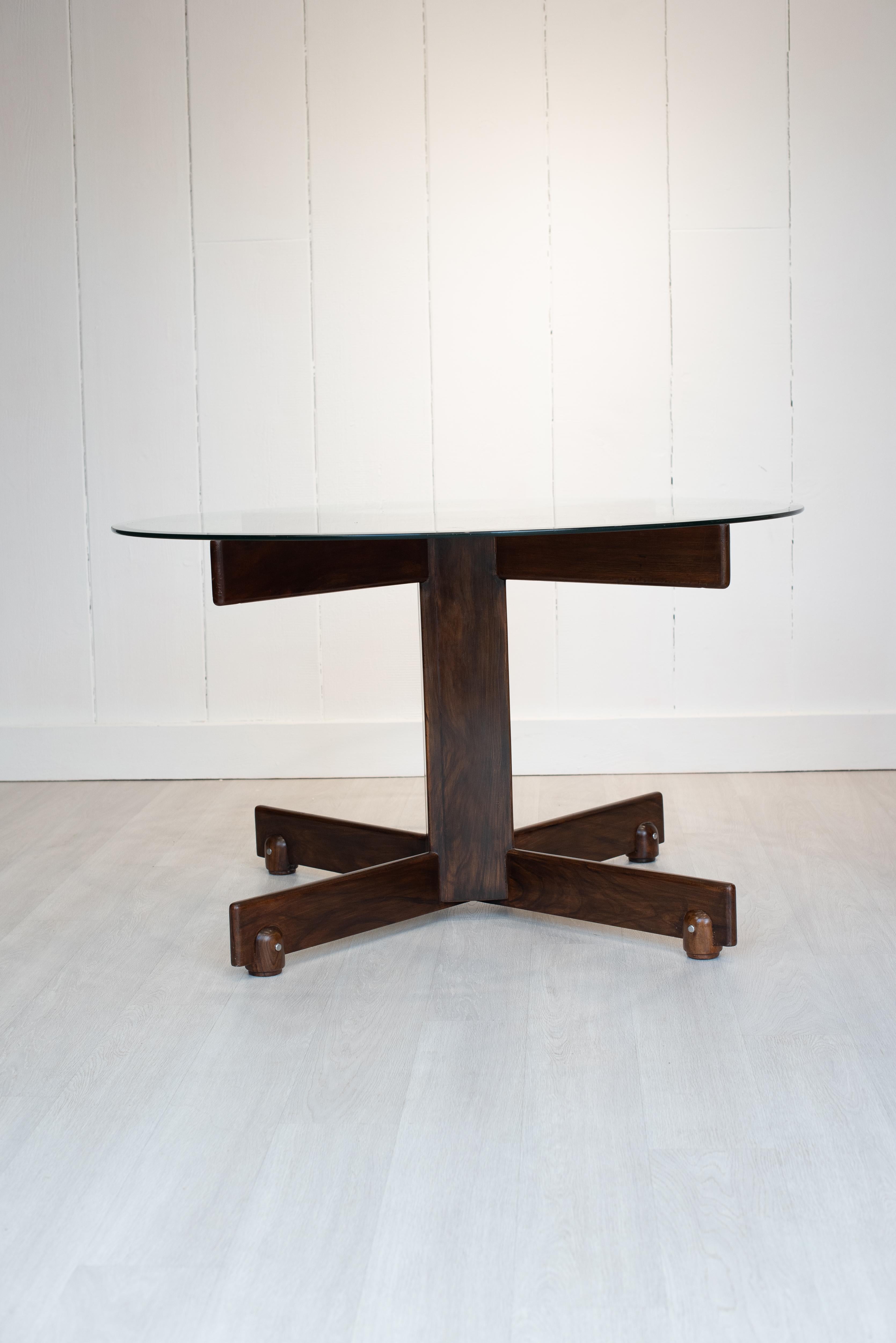 20ième siècle Sergio Rodrigues, Table de salle à manger, Alex, vers 1960. Wood Wood et verre en vente