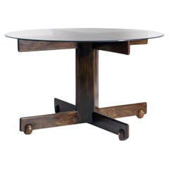 Sergio Rodrigues, Mesa de comedor, "Alex", c. 1960. Madera maciza y cristal