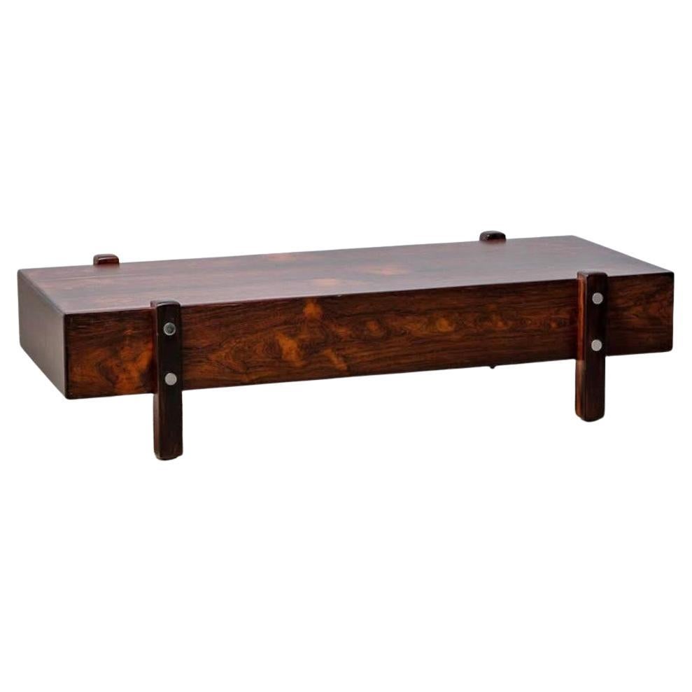 Mesa baja "Eleh" de Sergio Rodrigues  Banco