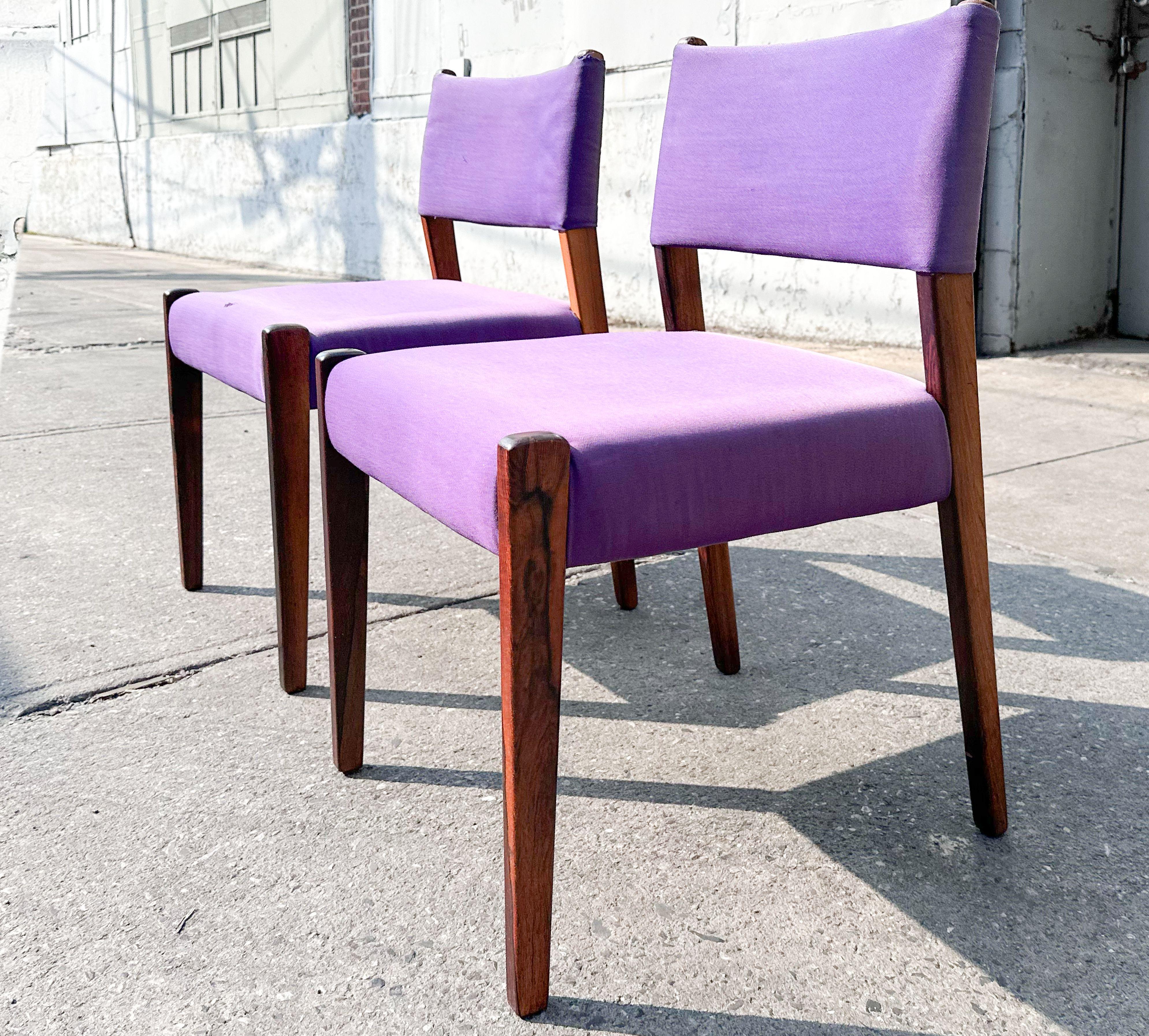 Sergio Rodrigues for Oca, Jacarandá Dining Chair Set of 4, Brasil, 1950s. Exceedingly rare set of 4. Appear to be all original. Original textile is faded and has some wear. Each chair with original label. Brazilian Rosewood (Jacaranda). Museum