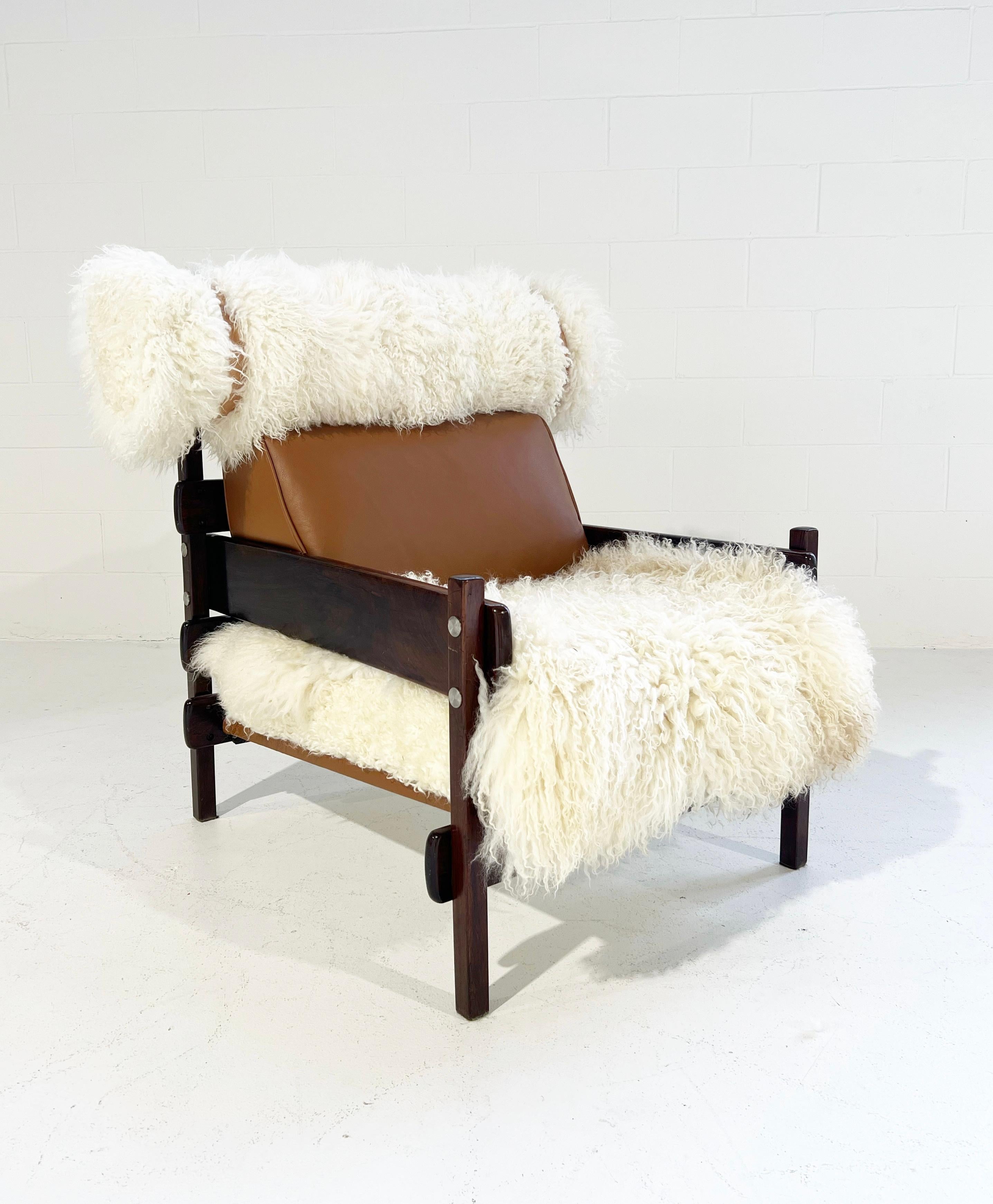 Brazilian Sergio Rodrigues for Oca Tonico Chair Restored in Gotland Sheepskin and Leather For Sale