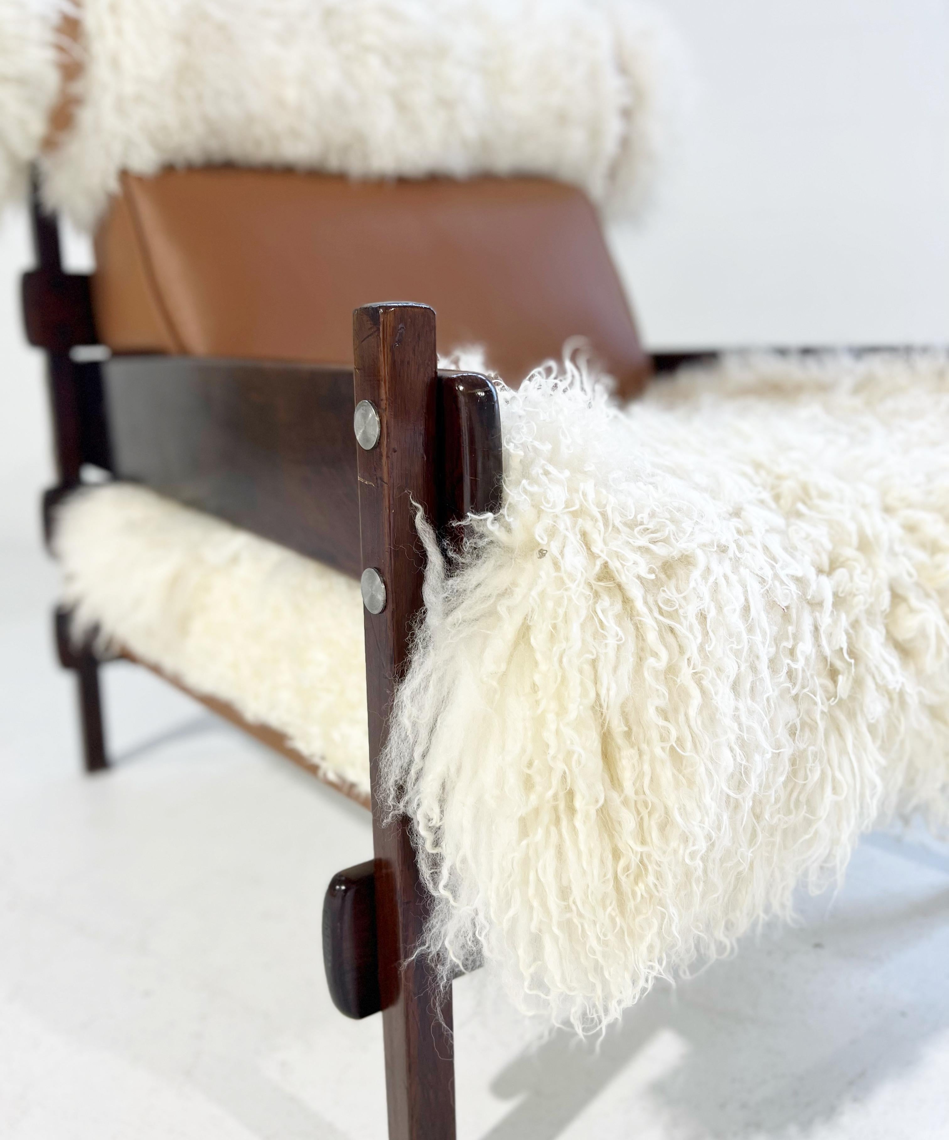 Sergio Rodrigues for Oca Tonico Chair Restored in Gotland Sheepskin and Leather For Sale 3