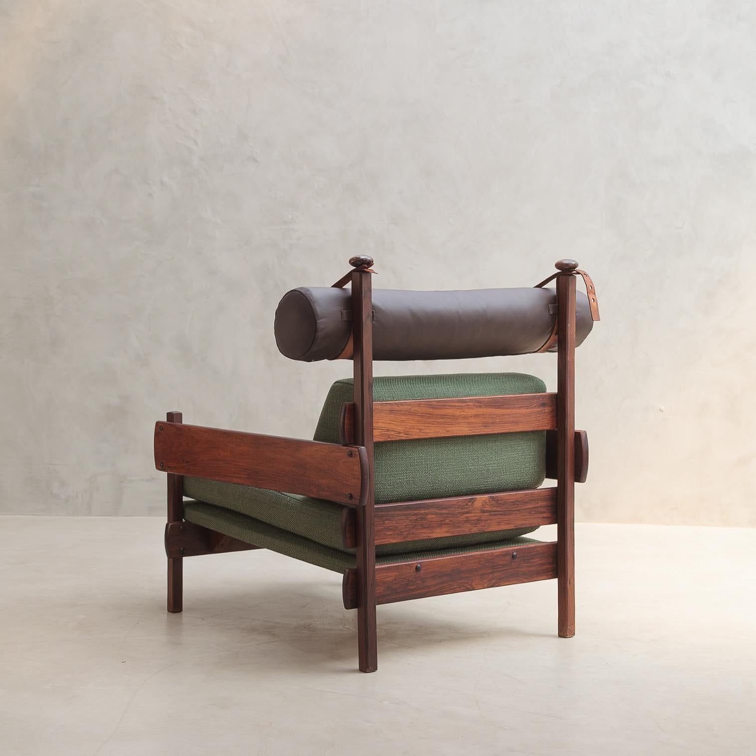 Sergio Rodrigues, Franco-Sessel aus Palisanderholz, Kopfstütze brasilianisches modernes Design (Lackiert) im Angebot