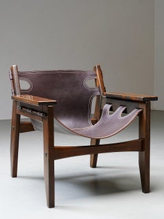 Sergio Rodrigues 'Kilin' Loungesessel aus Holz und Leder, Brasilien, 1970er Jahre