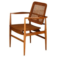 Sergio Rodrigues' “Leve Oscar Niemeyer” Armchair in Solid Hardwood, Brazil