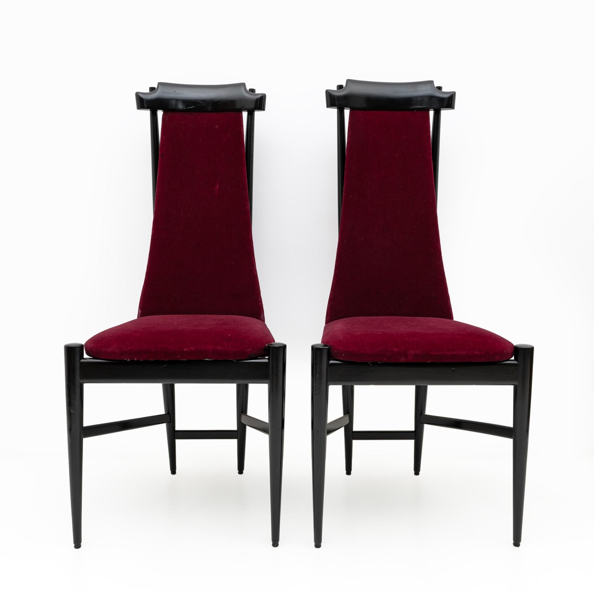 Pair of modernist chairs by the pioneer of Carioca design Sérgio Rodrigues, in ebonized beech wood covered in velvet. The chairs synthesize a unique combination of Shaker, De Stijl and Japanese influences. Rodrigues reinterprets them through a