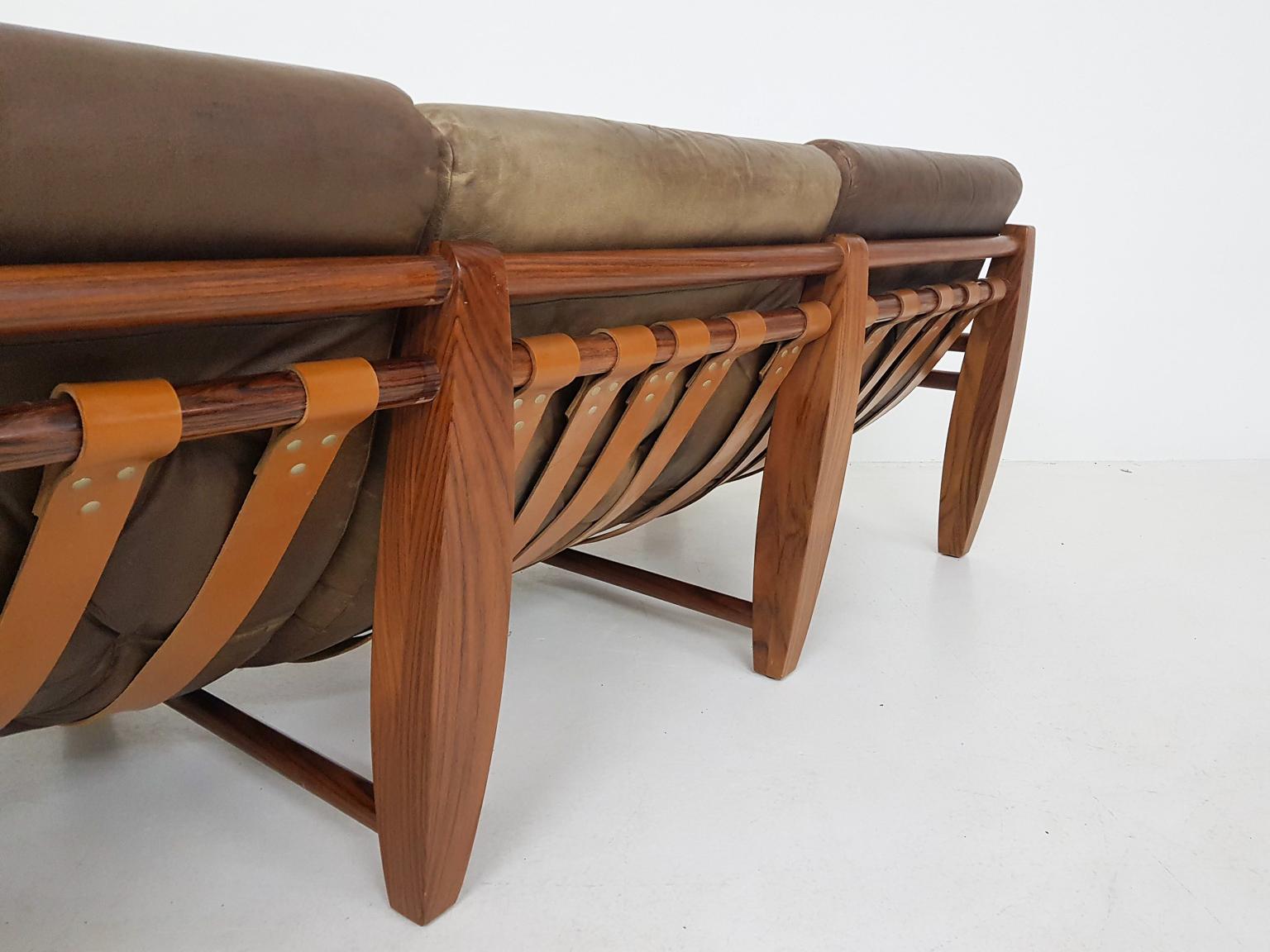 Sergio Rodrigues or Jean Gillon Attributed Leather and Oak 3-Seat Sofa, 1960s In Good Condition In Amsterdam, NL