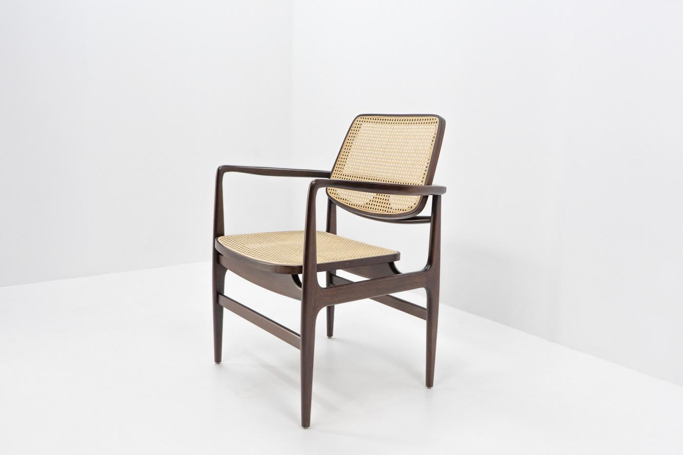 Sergio Rodrigues, Oscar Dining Chair by LinBrasil In Good Condition For Sale In Renens, CH