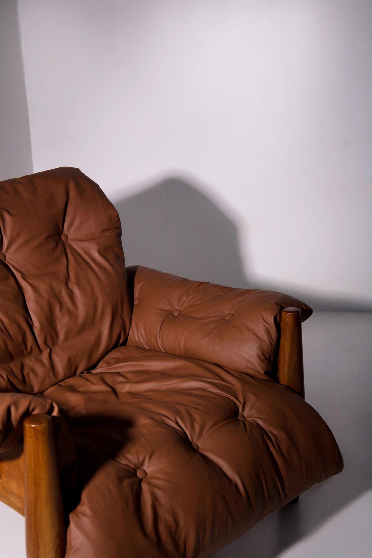 Sergio Rodrigues Pair of armchairs Mole in leather For Sale 1