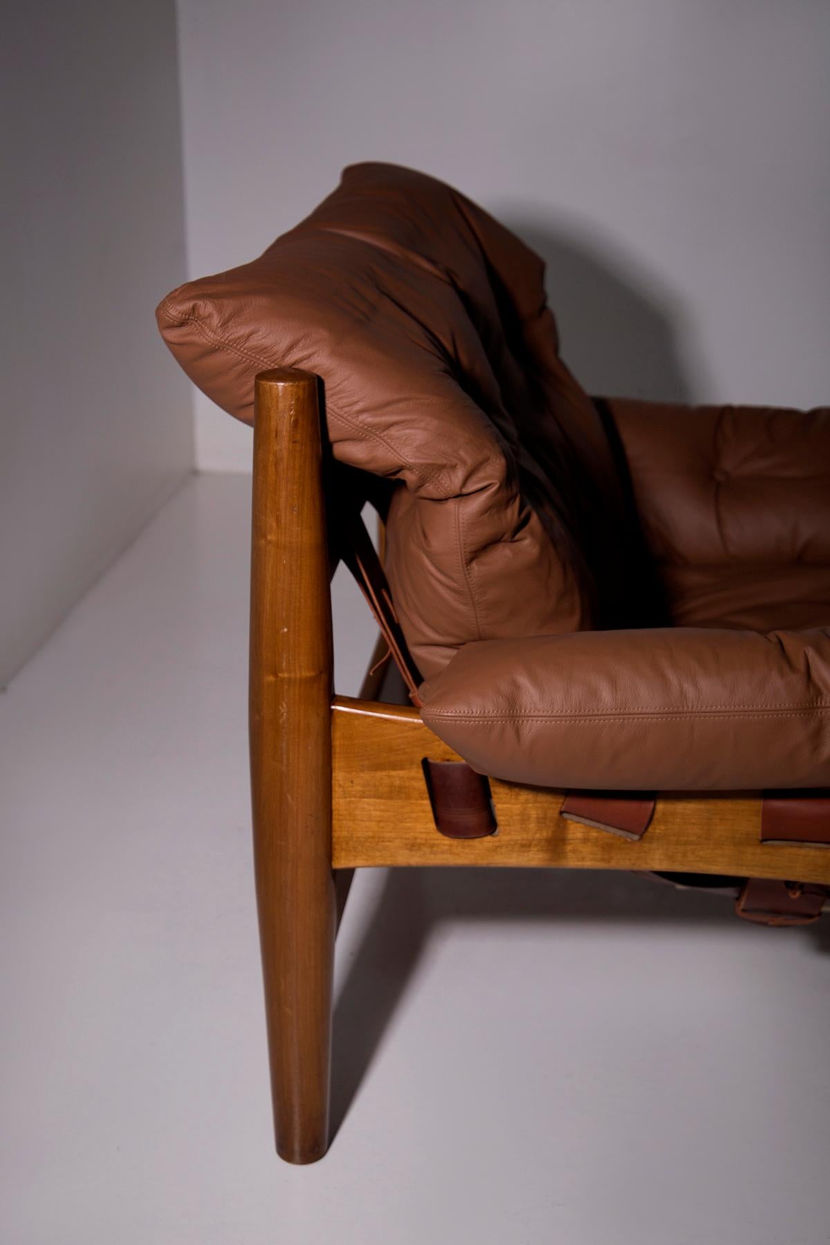 Sergio Rodrigues Pair of armchairs Mole in leather For Sale 2