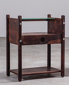 Sergio Rodrigues, Coppia di comodini "Yara", legno e vetro. c.C. 1960