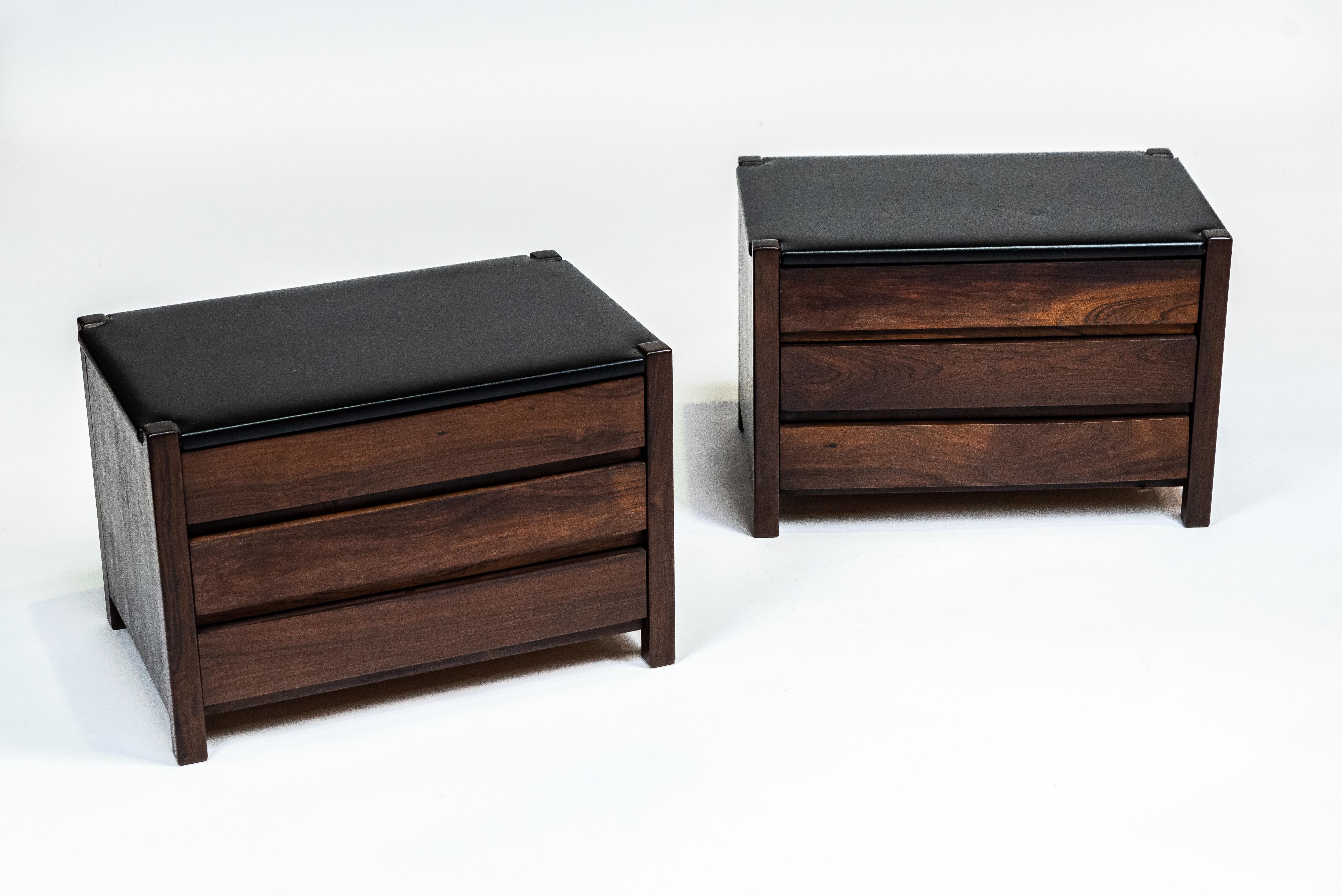 Sergio Rodrigues, Pair of Night Stands, 1960's In Excellent Condition In PARIS, FR